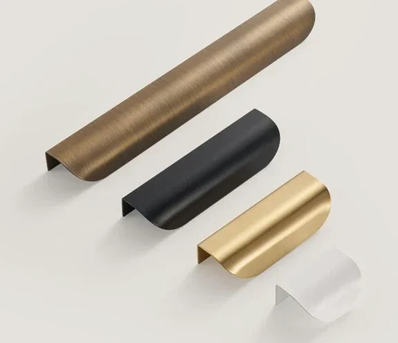 Mantara Veren Pull Handle SKU B-0161 is a modern brass handle in a brushed finish, ideal for kitchen drawers, dresser drawers, wardrobes, cabinets, and cupboards.