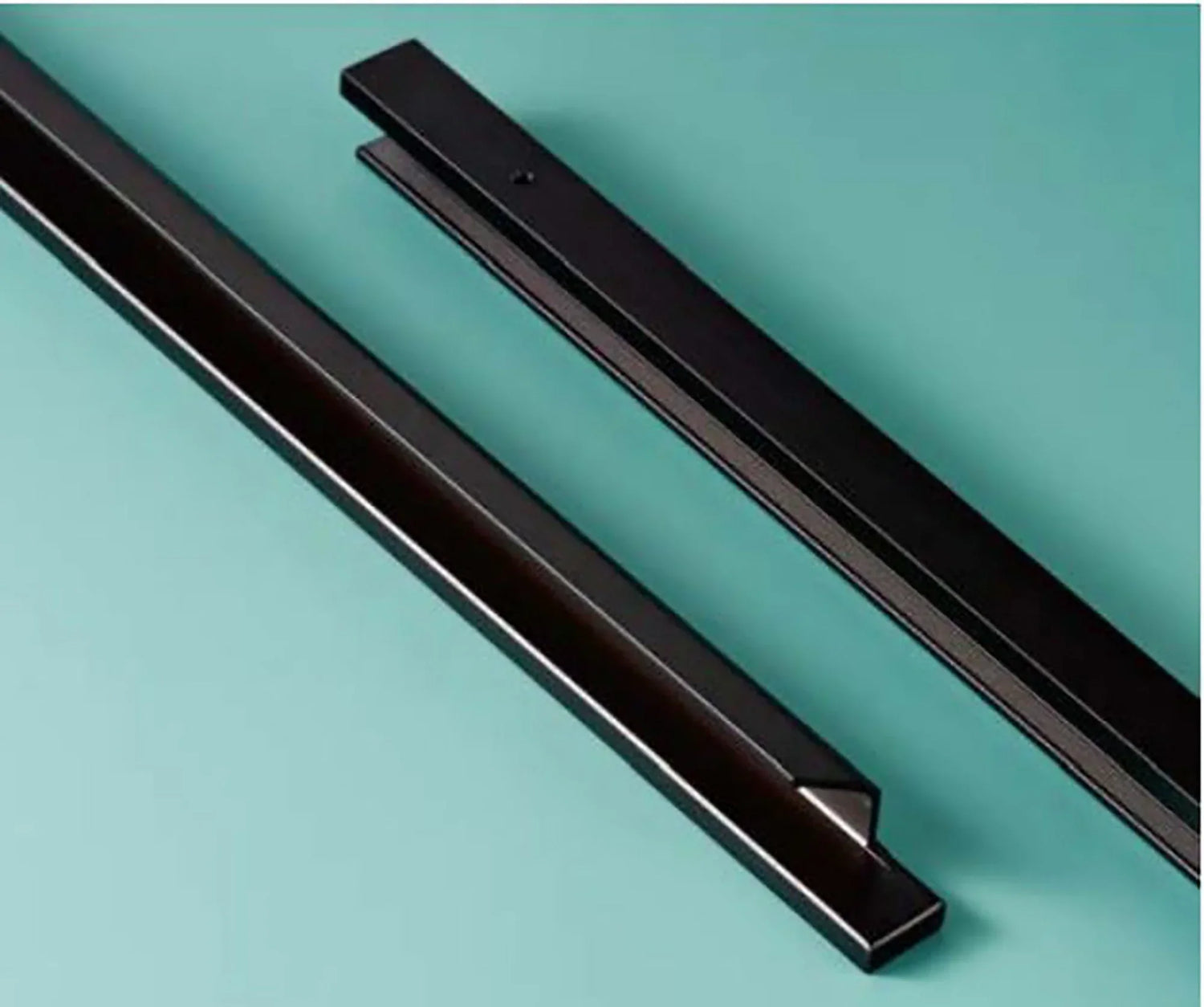 The Mantara AL-0008 Isla Handle is a modern grey aluminum handle with a brushed finish, ideal for kitchens, cabinets, and wardrobes.