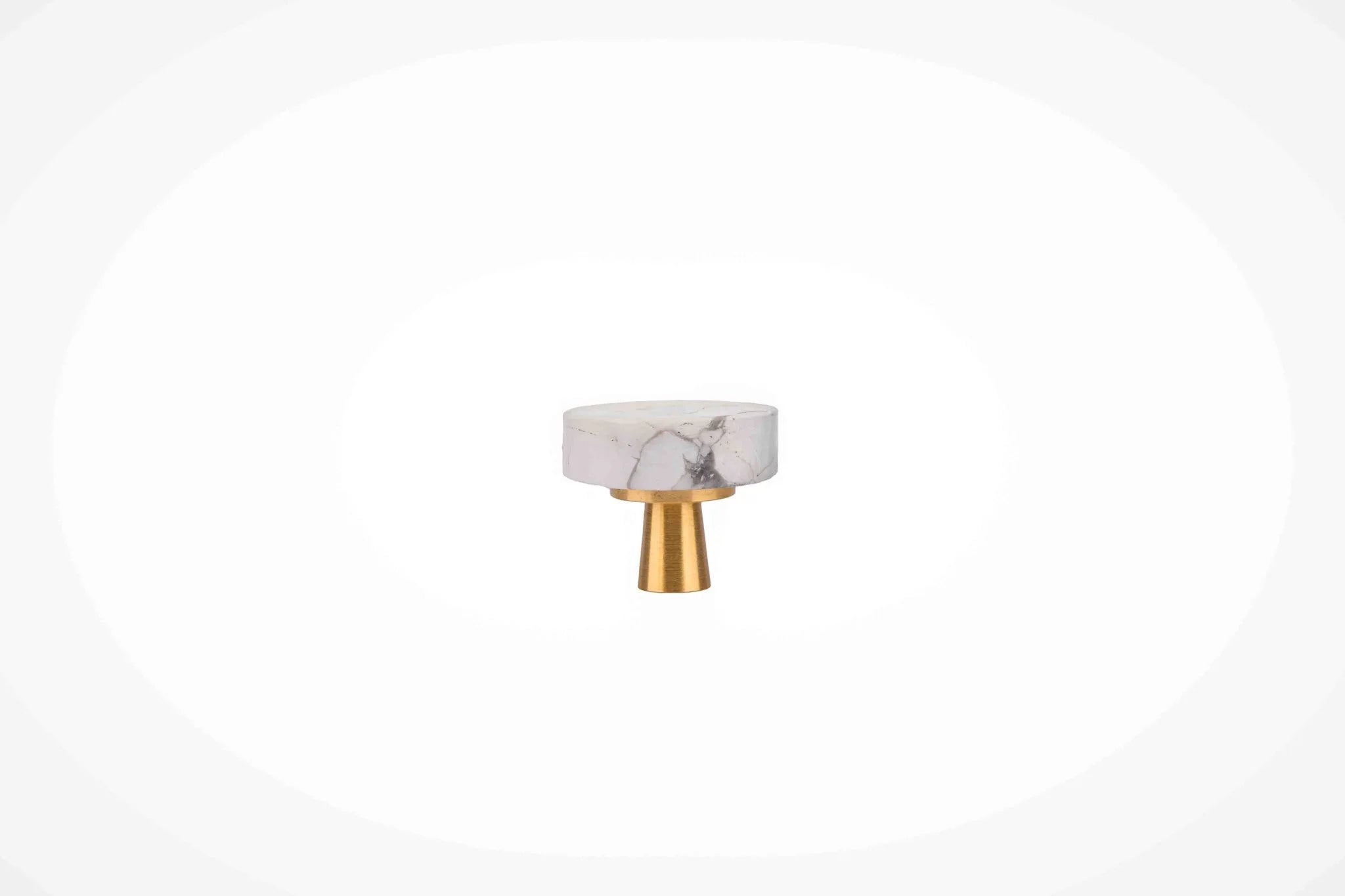 The Mantara C-0019 Lucienne Knob is a modern crystal knob in white turquoise, perfect for drawers and cabinets.