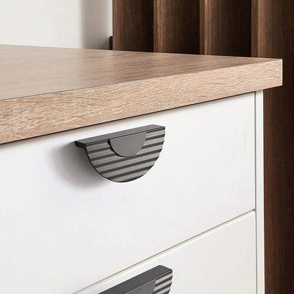 Mantara Lunette Pull Knob Z-0006 is a modern zinc knob in matte black ideal for wardrobes, doors, and kitchens.