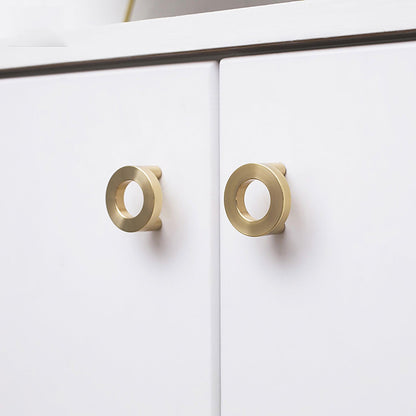 Mantara B-0025 round crystal and brass knob. Stylish cabinet hardware for drawers, wardrobes, and kitchens by MANTARA