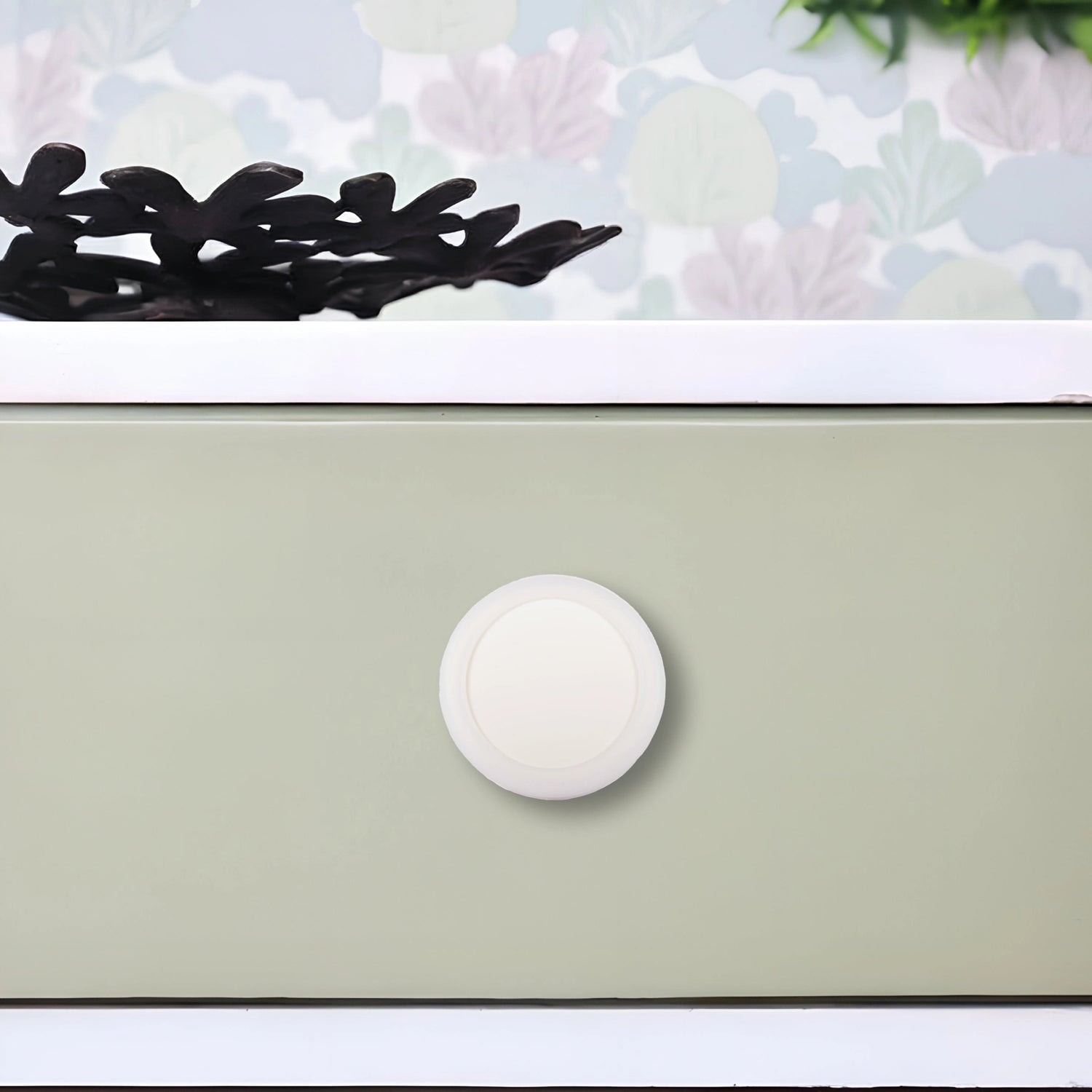 Mallow Knob S-0001 in white silicone, brushed finish, 51mm size, for drawers by Mantara.
