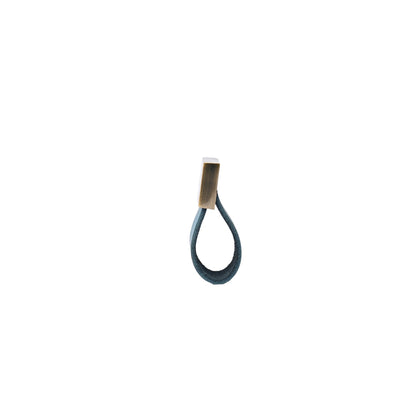 The Mantara L-0015 is a modern crystal handle in blue, ideal for kitchen drawers and dressers.