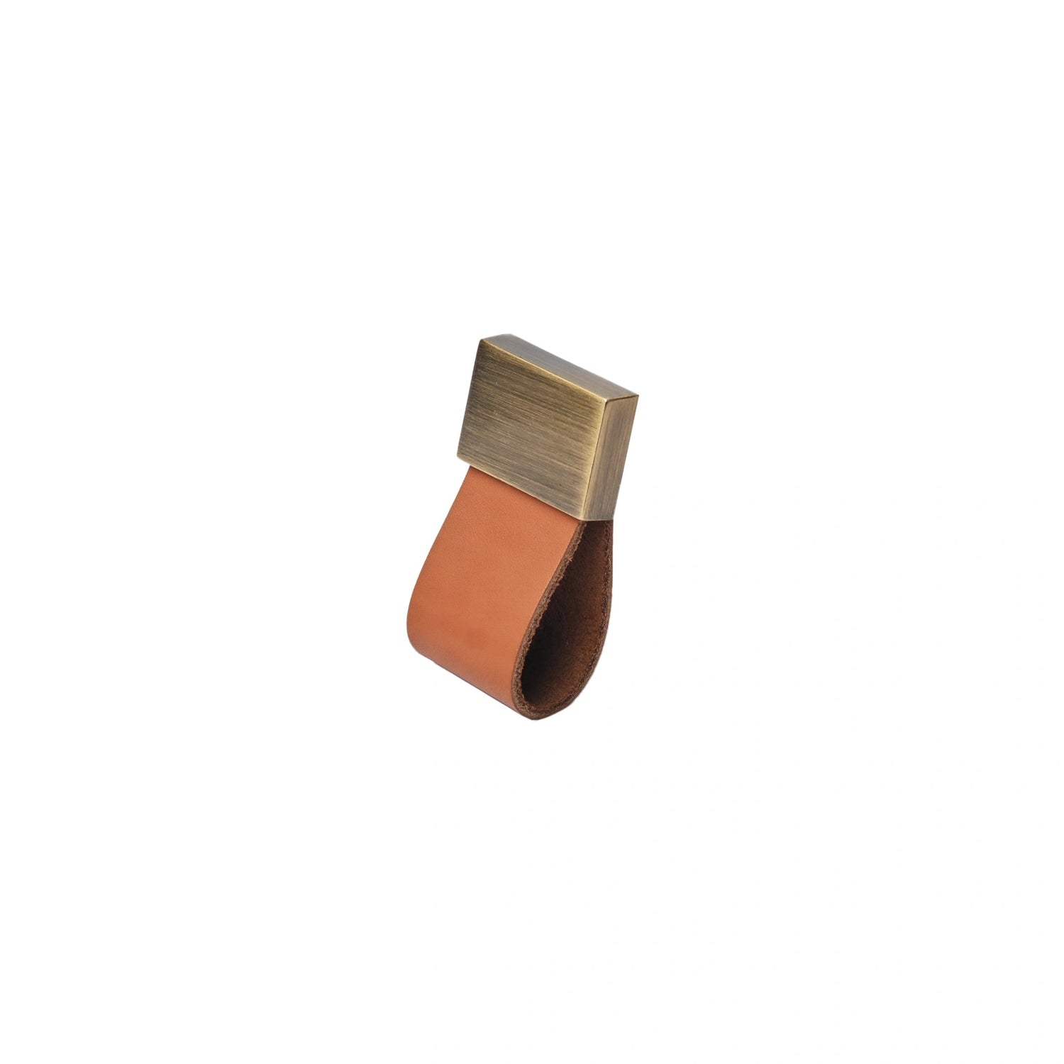 The Mantara L-0015 is a modern crystal handle in brown, ideal for kitchen drawers and dressers.