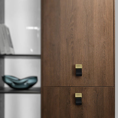 The Mantara L-0015 is a modern crystal handle in black, ideal for kitchen drawers and dressers.