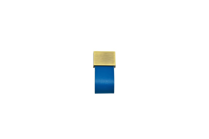 The Mantara L-0015 is a modern crystal handle in blue, ideal for kitchen drawers and dressers.