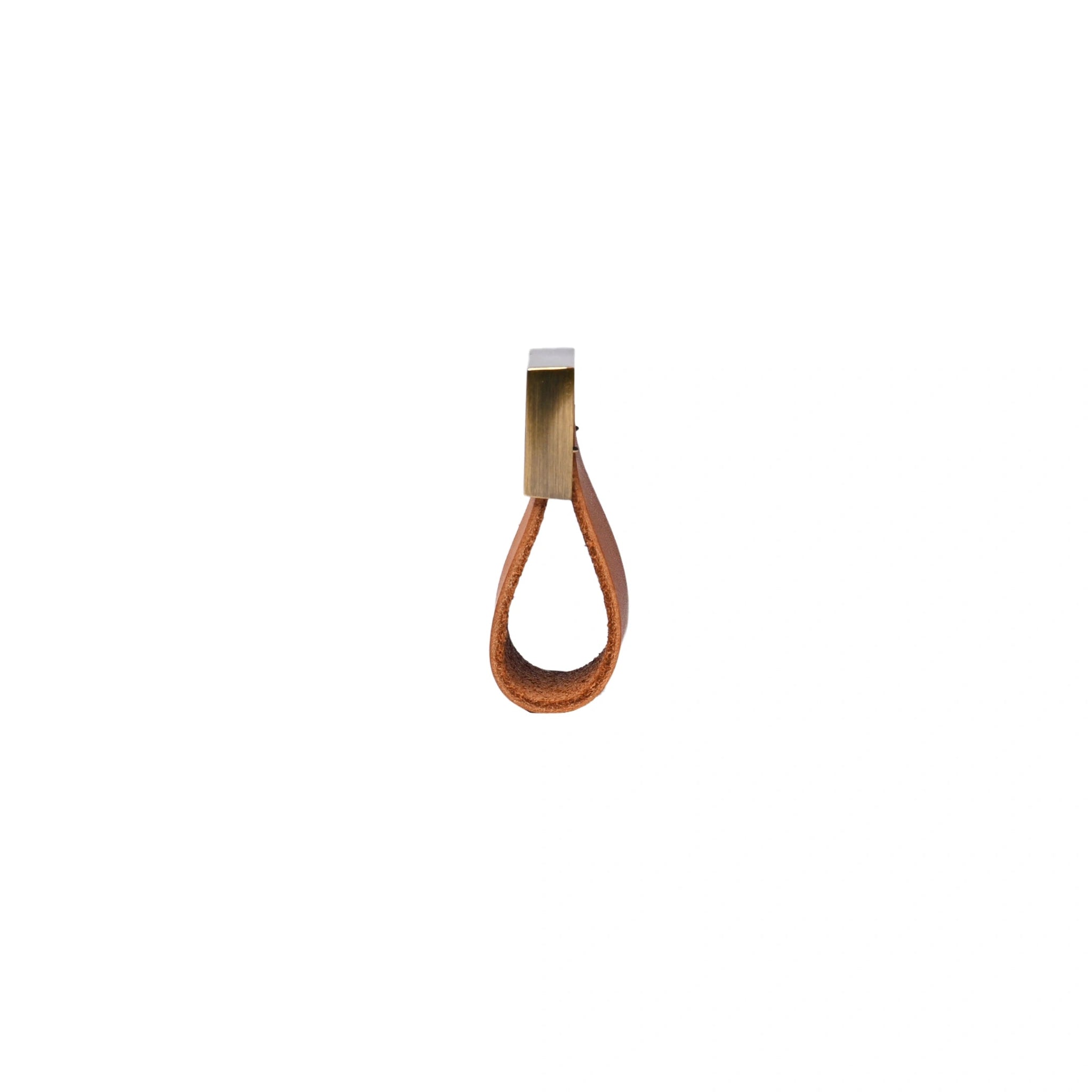 The Mantara L-0015 is a modern crystal handle in brown, ideal for kitchen drawers and dressers.