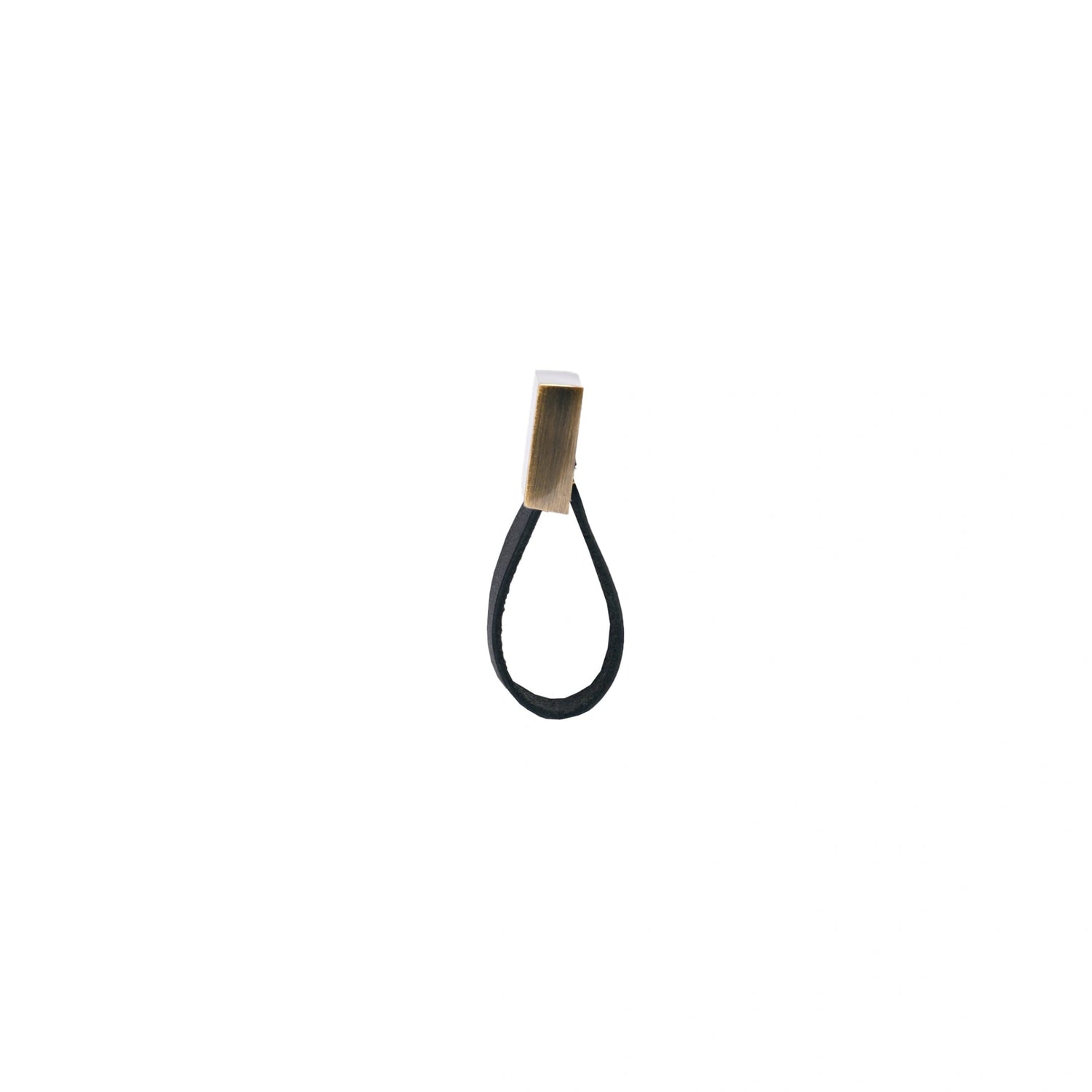 The Mantara L-0015 is a modern crystal handle in black, ideal for kitchen drawers and dressers.