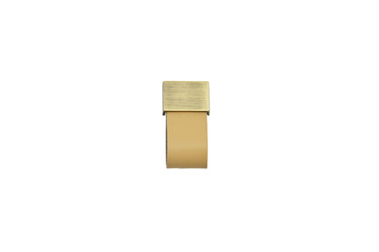 The Mantara L-0015 is a modern crystal handle in beige, ideal for kitchen drawers and dressers.