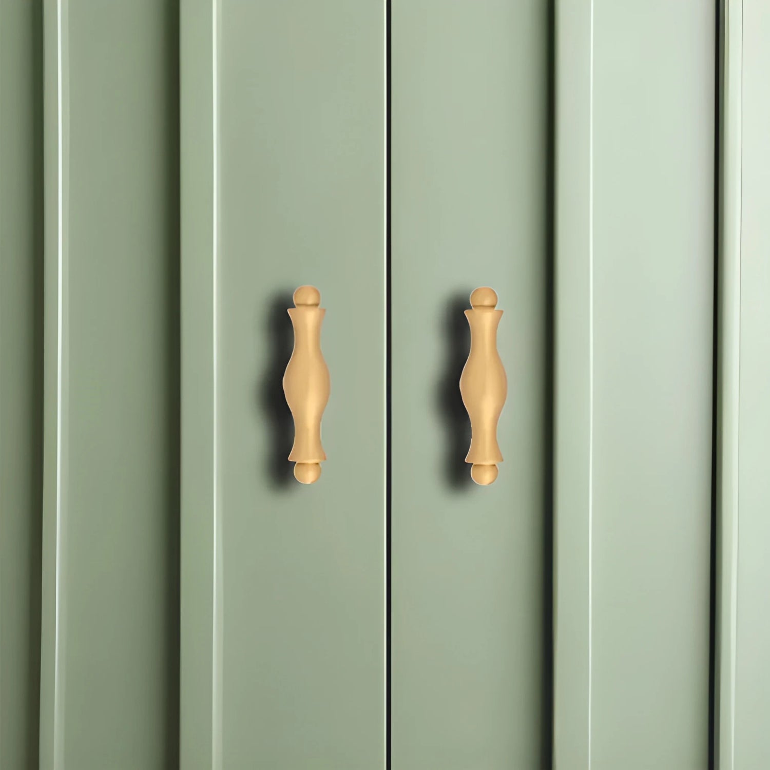 The Mantara B-0125 Miren Handle is a modern brass handle in bronze and gold, ideal for kitchen drawers, cabinets, and furniture.