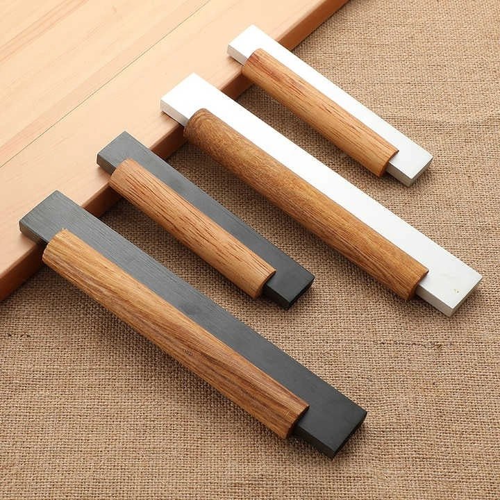 Mantara Oakley Handle W-0033 is a modern zinc alloy and beech wood handle in silver and black, ideal for kitchen and dresser drawers.