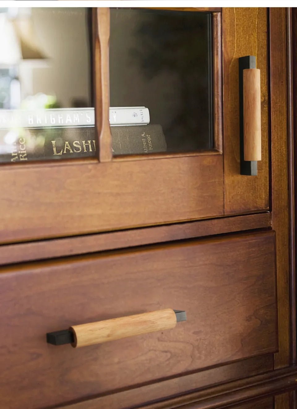 Mantara Oakley Handle W-0033 is a modern zinc alloy and beech wood handle in  black, ideal for kitchen and dresser drawers.