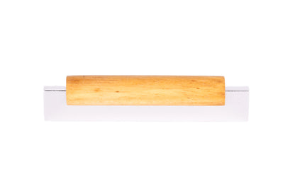 Mantara Oakley Handle  W-0033 is a modern zinc alloy and beech wood handle in silver ideal for kitchen and dresser drawers.