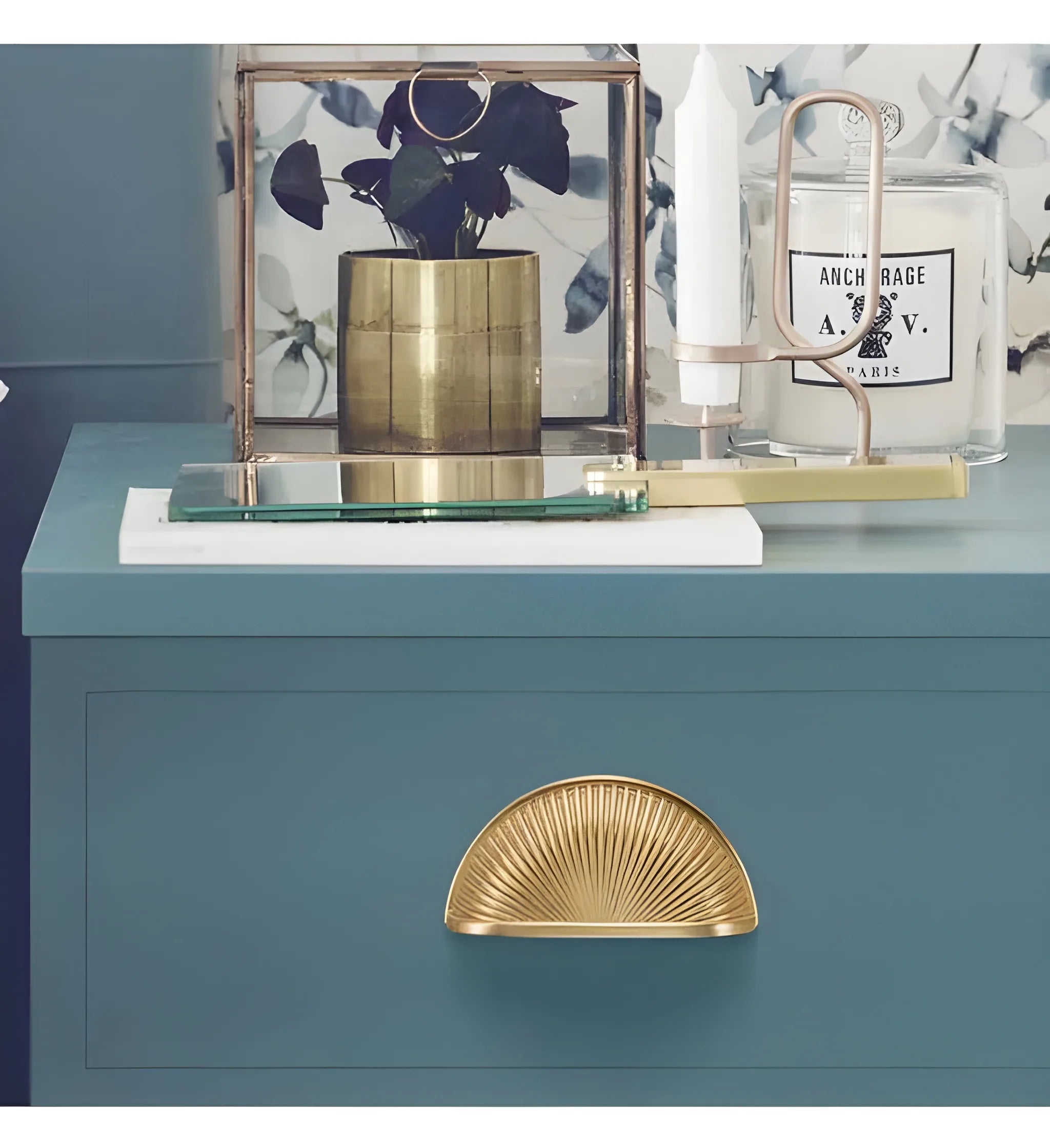 The Odette Handle by Mantara B-0107 is a polished brass handle in gold, perfect for drawers, cupboards, and kitchens.