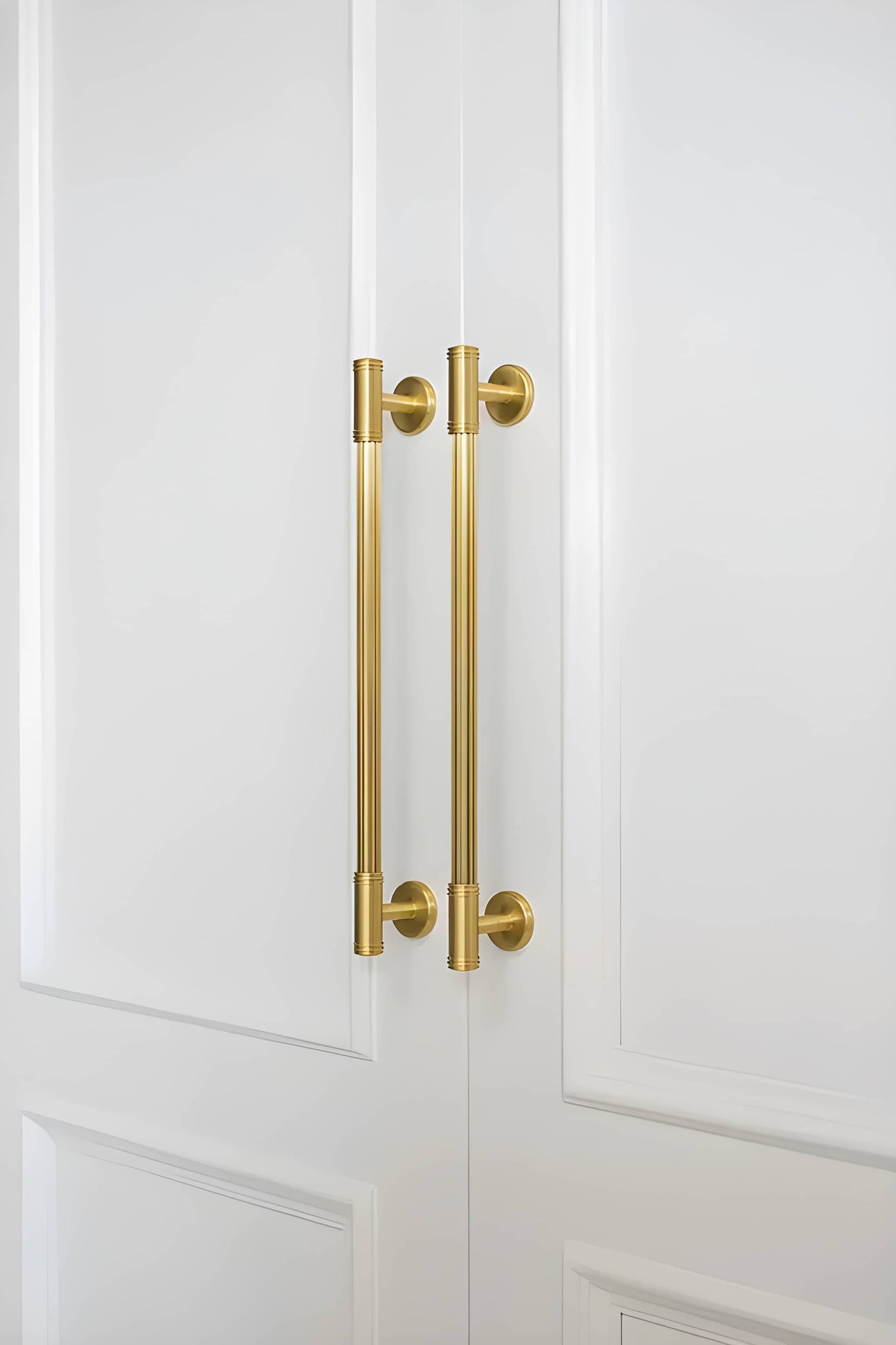 Mantara Olympus Handle B-0098 is a modern solid brass handle in brushed gold, perfect for wardrobes, kitchens, and cabinets.