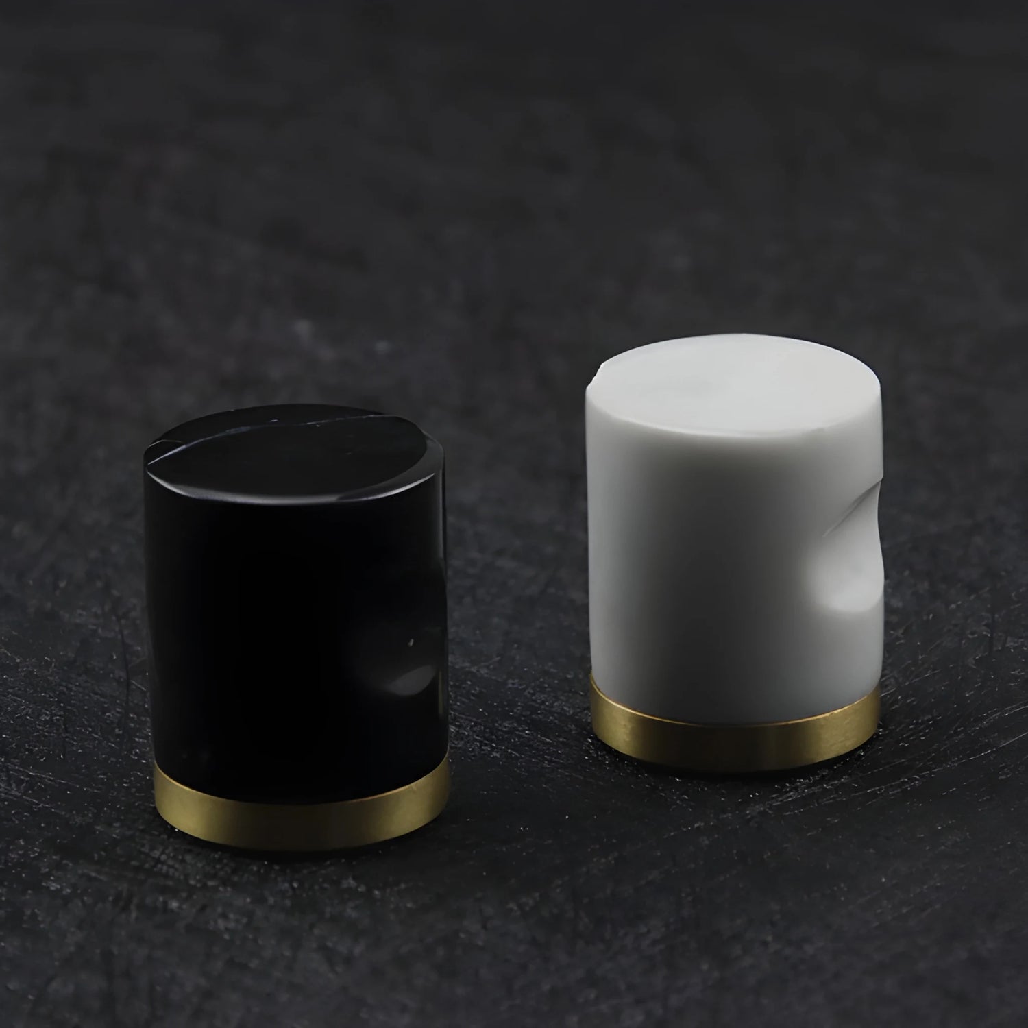 The Mantara M-0008 Onyx Knob is a modern marble and brass knob in white, ideal for doors, cabinets, and furniture.