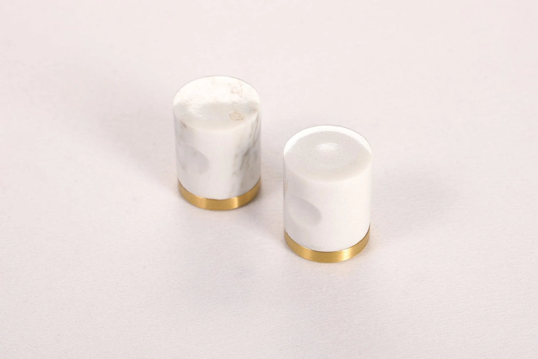 The Mantara M-0008 Onyx Knob is a modern marble and brass knob in white, ideal for doors, cabinets, and furniture.
