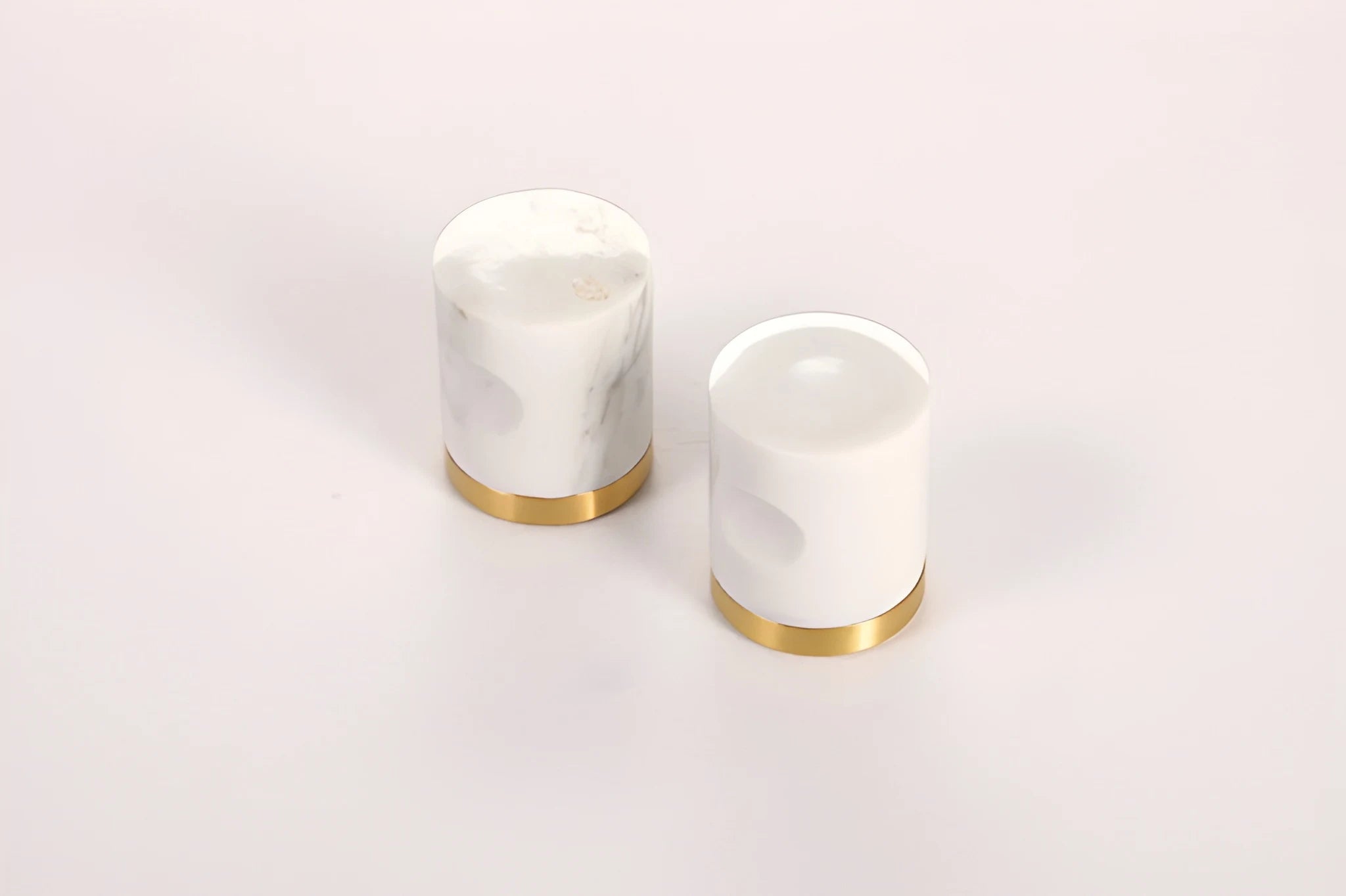 The Mantara M-0008 Onyx Knob is a modern marble and brass knob in white, ideal for doors, cabinets, and furniture.