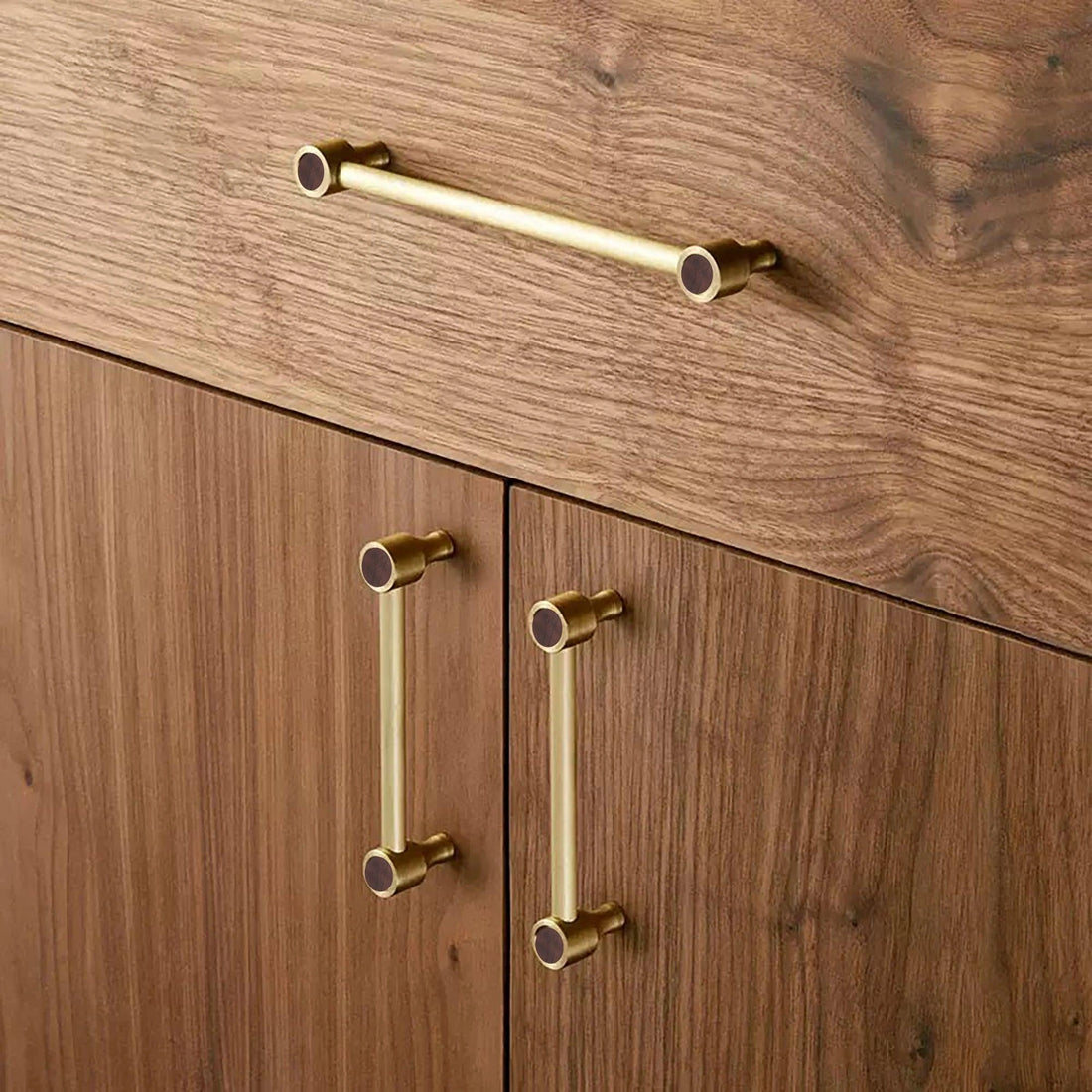 Mantara Oriana Handle W-0015 is a modern brass &amp; wood handle in brown+gold with brushed finish, ideal for doors &amp; cabinets.