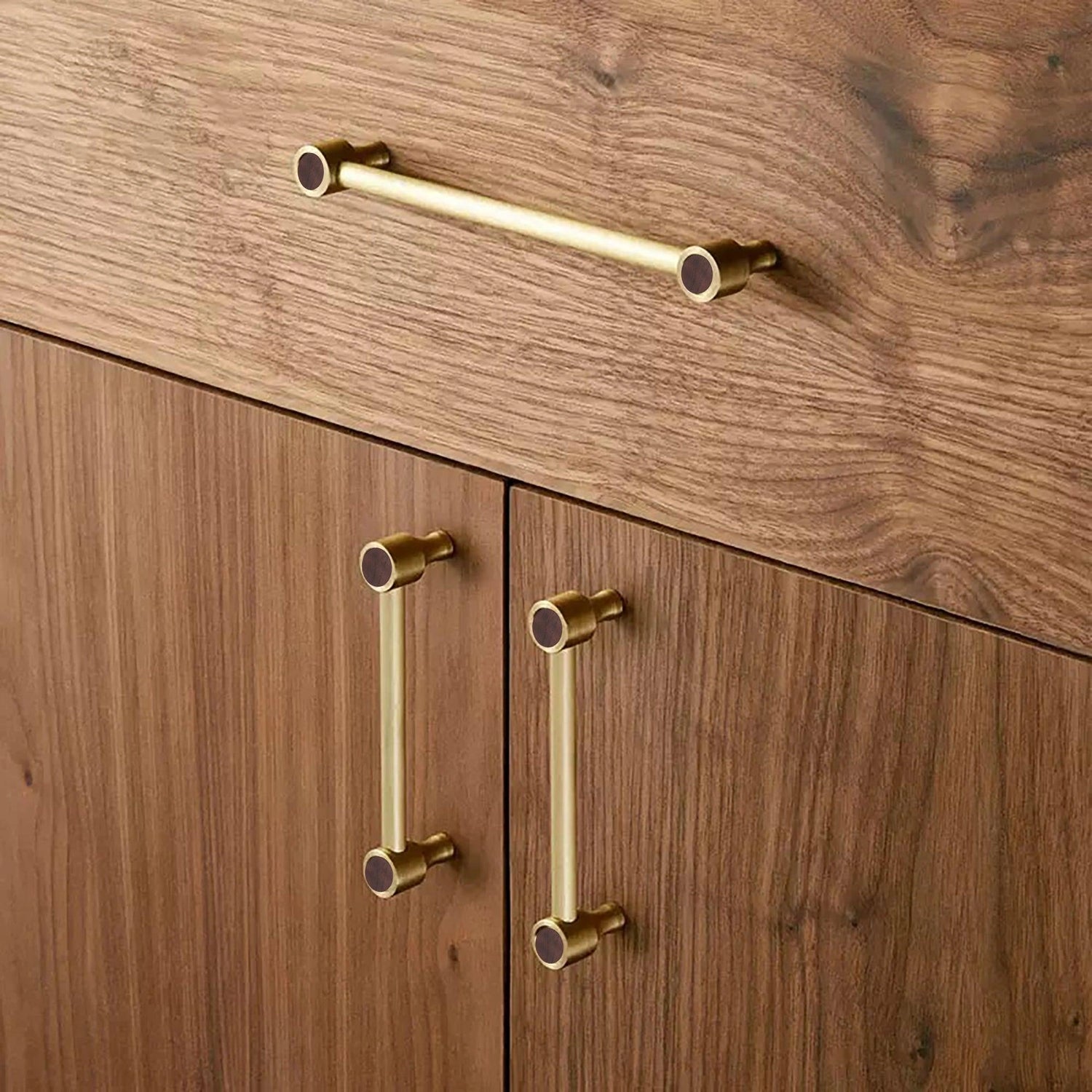 Mantara Oriana Handle W-0015 is a modern brass &amp; wood handle in brown+gold with brushed finish, ideal for doors &amp; cabinets.