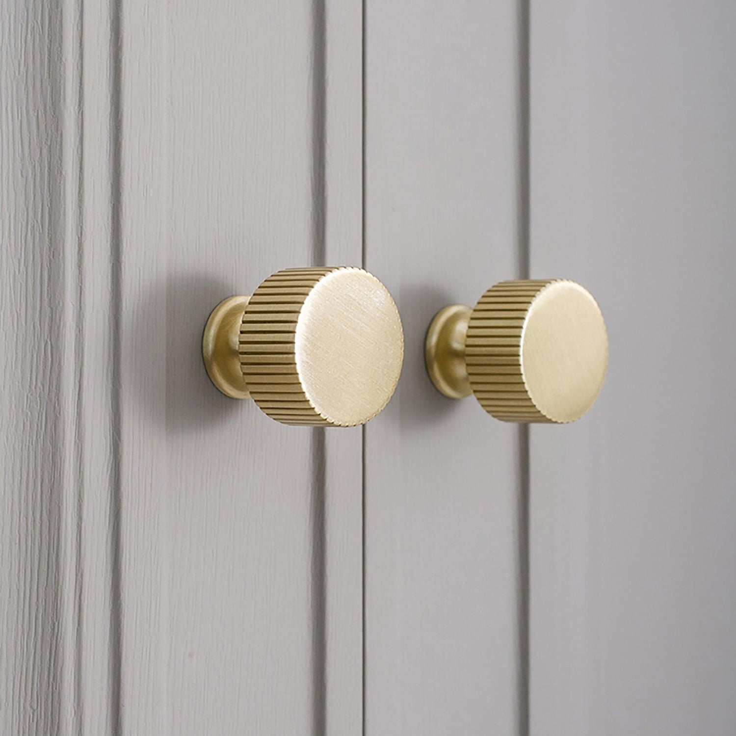 B-0051 solid brass cabinet pull handle, polished gold, sizes 160mm &amp; 224mm, for kitchen drawers &amp; wardrobes by Mantara