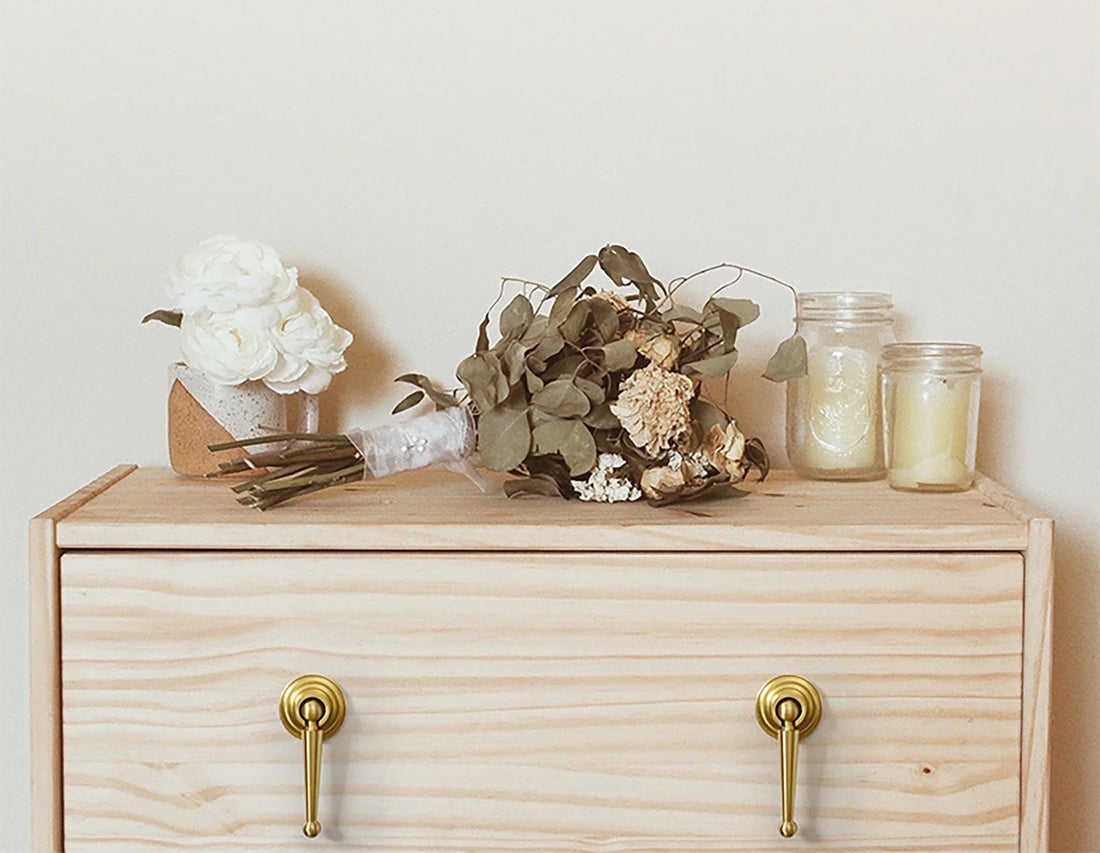 The Mantara B-0039 Oscar Drop Knob is a modern brushed brass knob in gold, ideal for main doors, furniture, drawers, and kitchens.