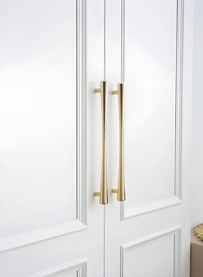 Mantara Palazzo Handle M-0014 is a modern marble &amp; brass handle in gold+white, ideal for kitchen &amp; dresser drawers.