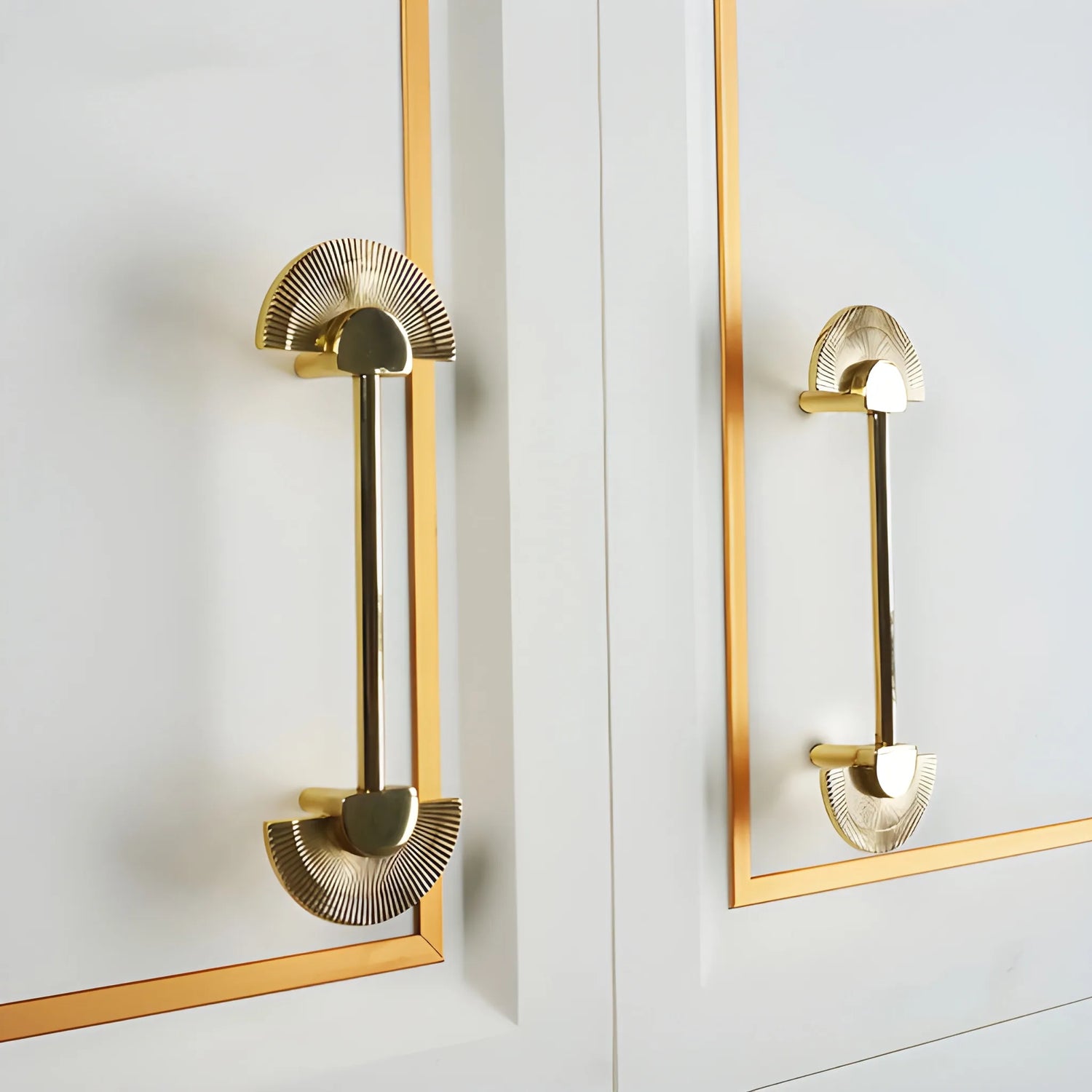 Mantara Palm Knob B-0085 is a modern polished brass knob in gold, perfect for doors, cabinets, and wardrobes.