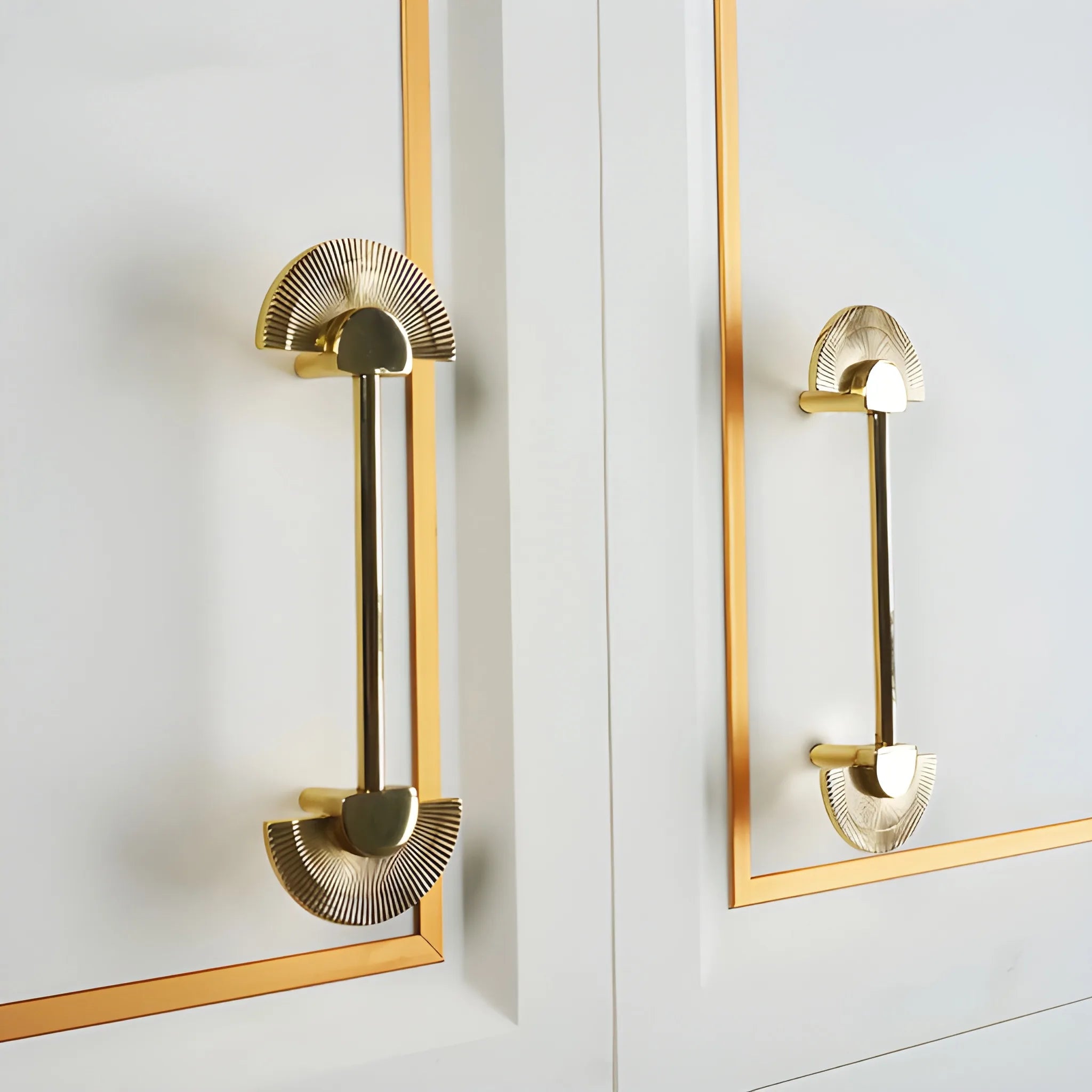 Mantara Palm Knob B-0085 is a modern polished brass knob in gold, perfect for doors, cabinets, and wardrobes.