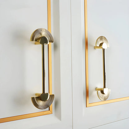 Mantara Palm Knob B-0085 is a modern polished brass knob in gold, perfect for doors, cabinets, and wardrobes.