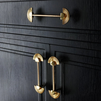 Mantara Palm Knob B-0085 is a modern polished brass knob in gold, perfect for doors, cabinets, and wardrobes.
