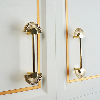 Mantara Palm Knob B-0085 is a modern polished brass knob in gold, perfect for doors, cabinets, and wardrobes.
