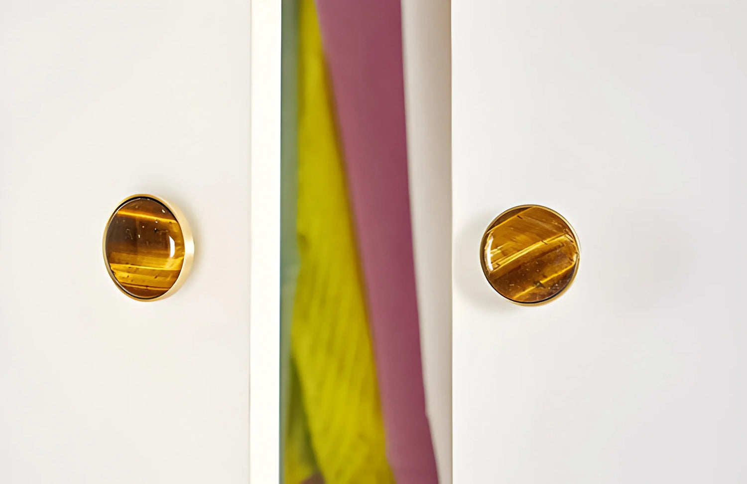 The Mantara M-0005 Pearlescent Knob is a modern brass and marble knob in tiger stone, ideal for wardrobes and cabinets.