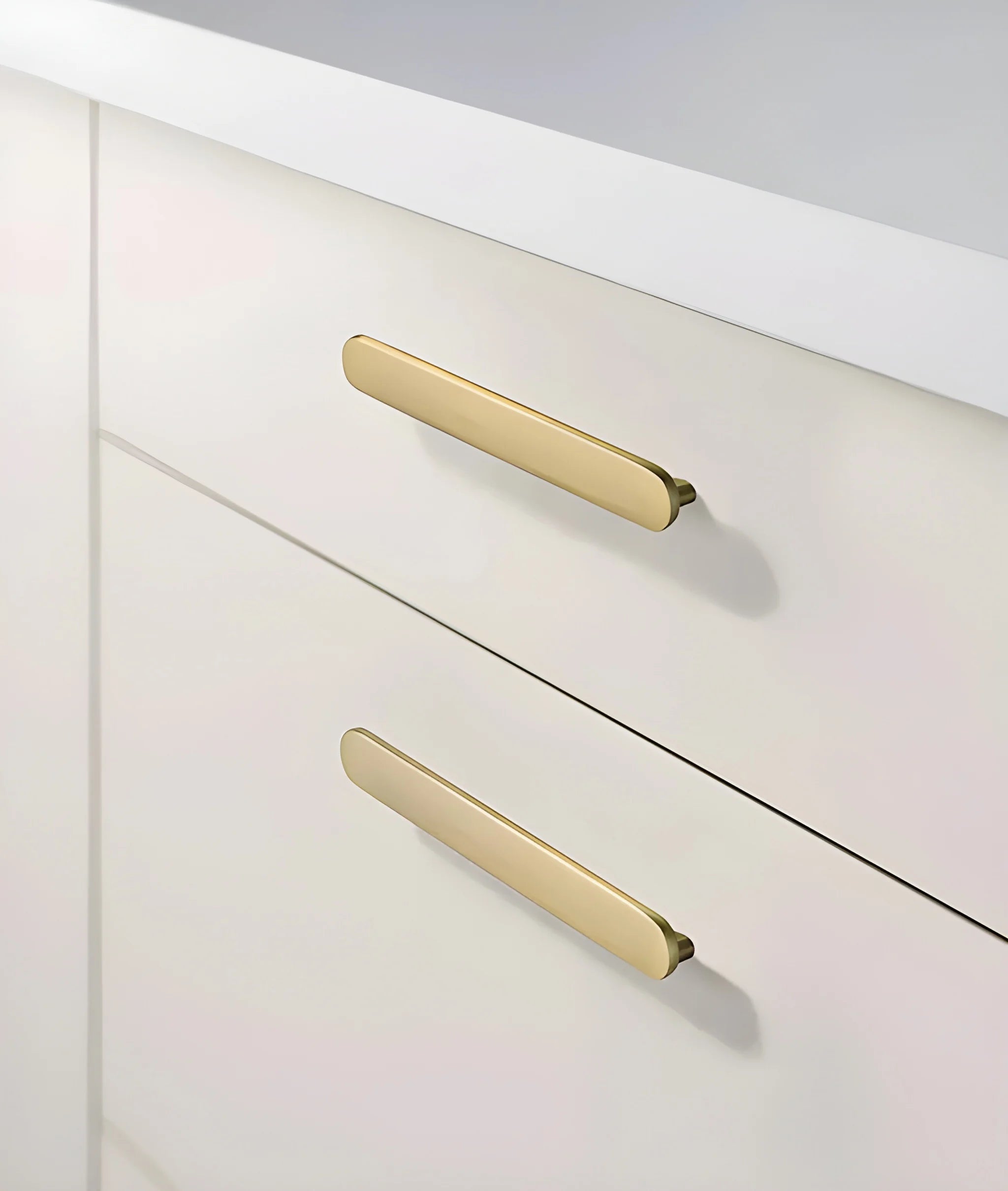 Mantara Plato Handle B-0067 is a modern brushed brass handle in gold, ideal for wardrobes, doors, and kitchens.