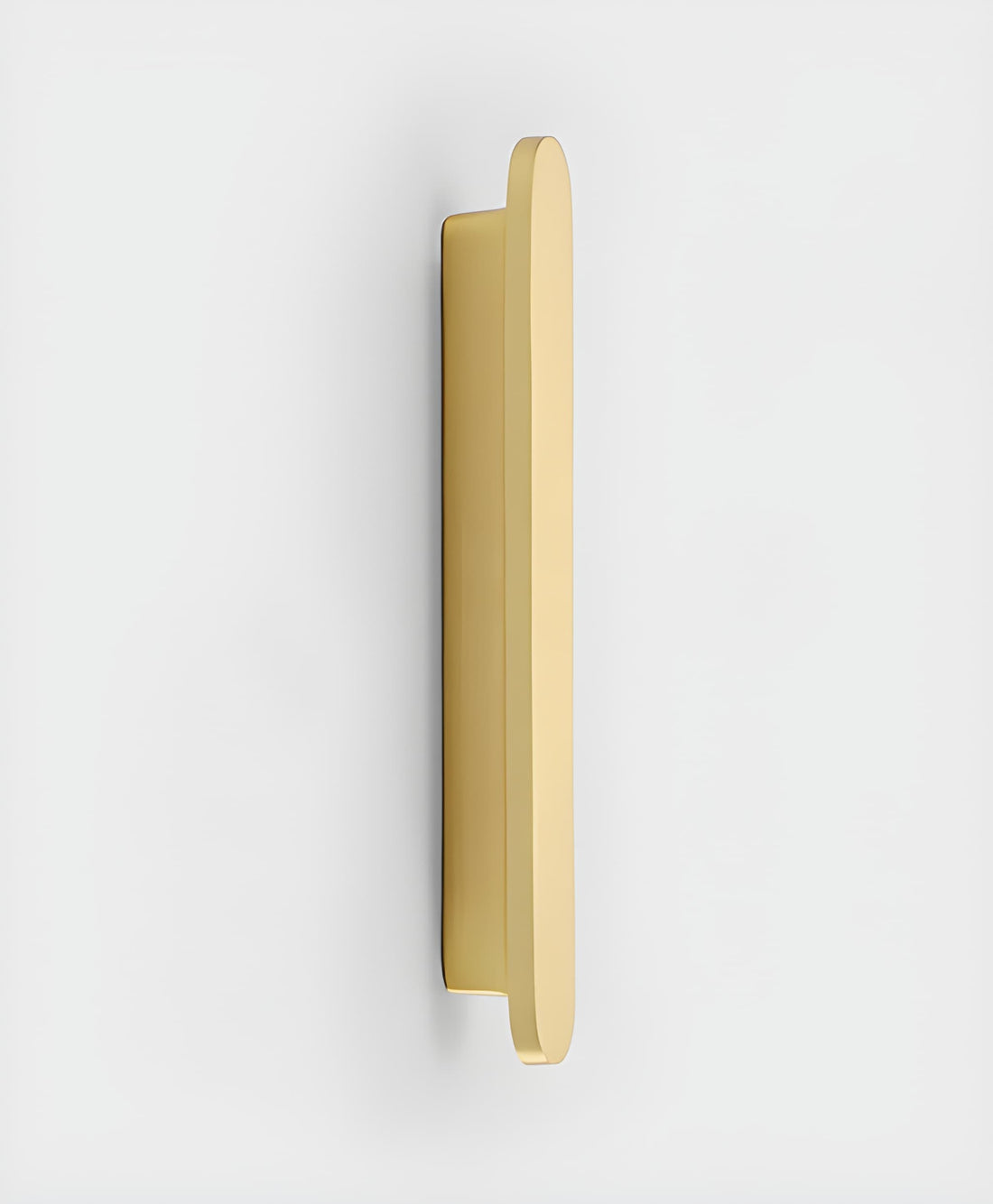 Mantara Plato Handle B-0067 is a modern brushed brass handle in gold, ideal for wardrobes, doors, and kitchens.