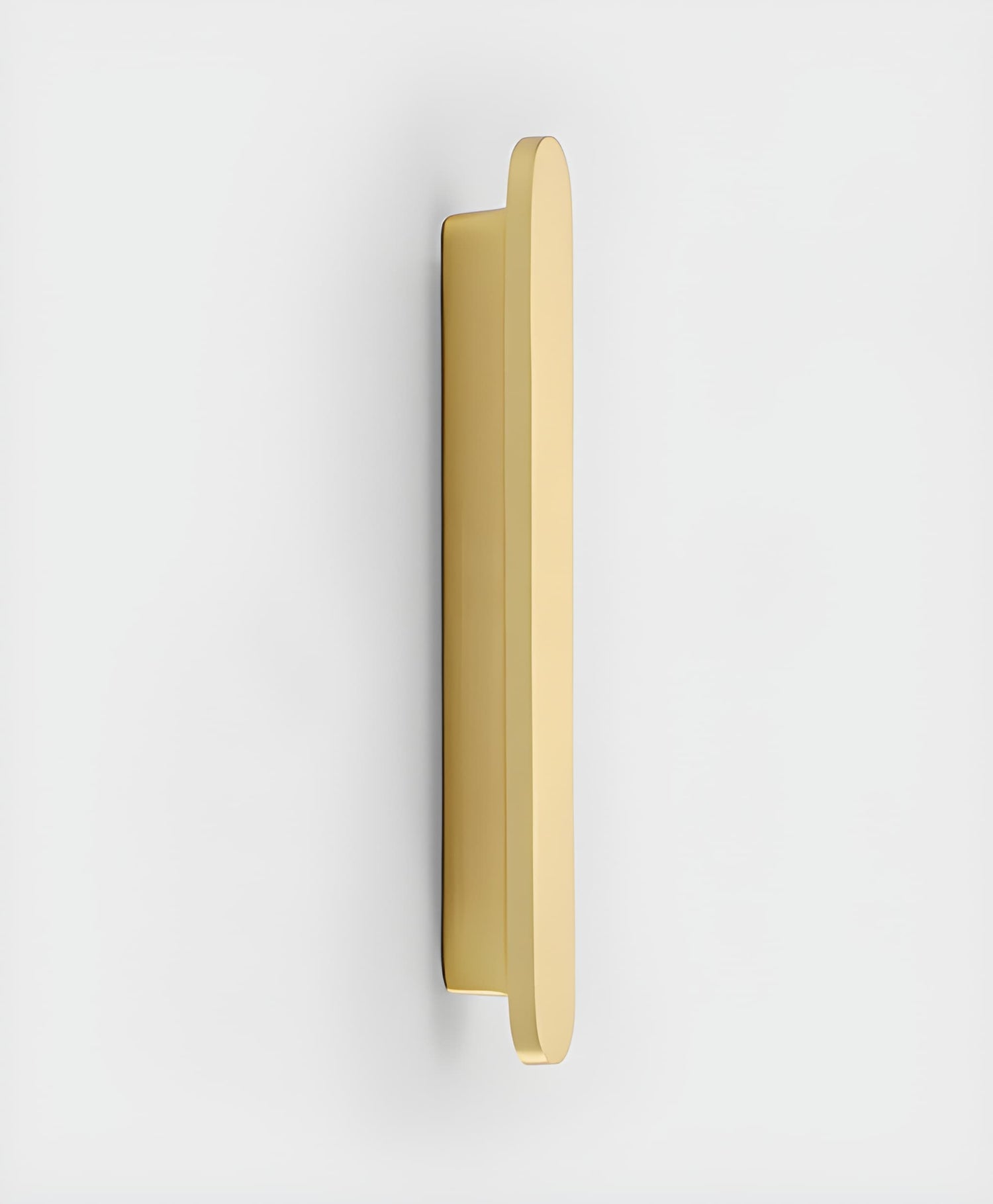 Mantara Plato Handle B-0067 is a modern brushed brass handle in gold, ideal for wardrobes, doors, and kitchens.