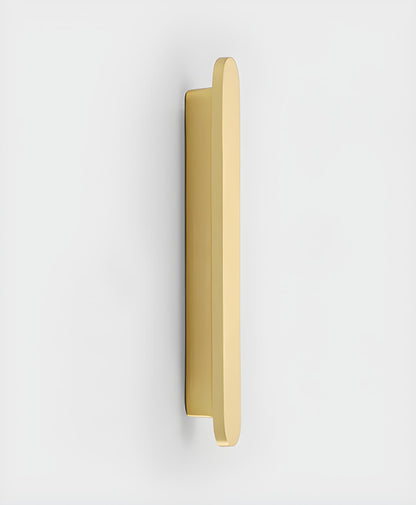 Mantara Plato Handle B-0067 is a modern brushed brass handle in gold, ideal for wardrobes, doors, and kitchens.