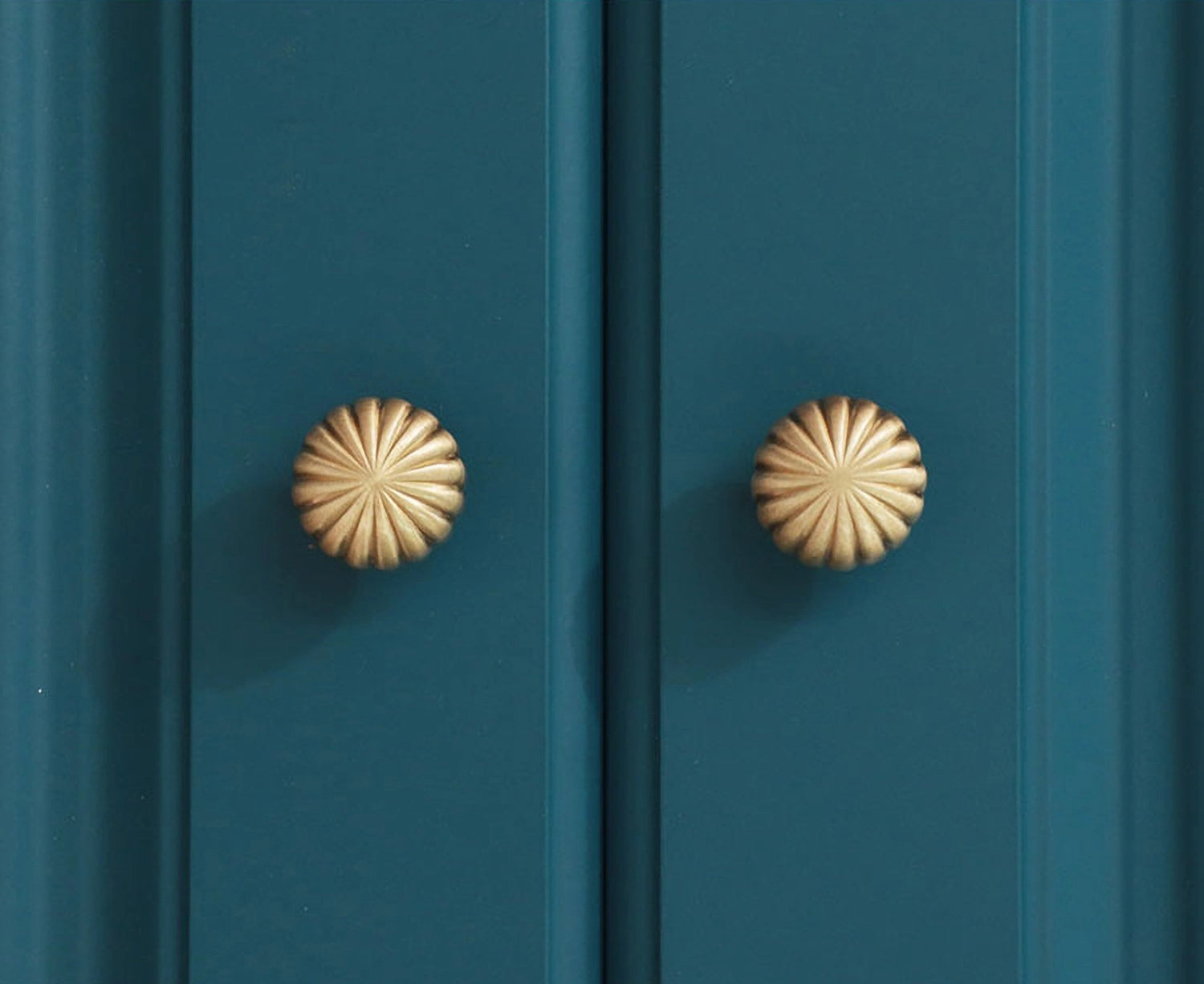Mantara Radial Knob B-0076 is a modern brass knob in gold with brushed finish, ideal for wardrobes, doors &amp; cabinets.