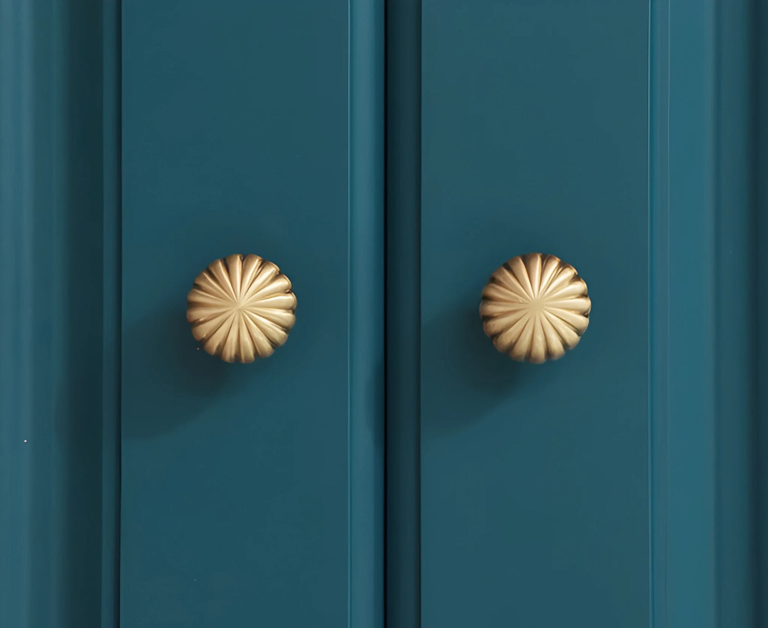 Mantara Radial Knob B-0076 is a modern brass knob in gold with brushed finish, ideal for wardrobes, doors &amp; cabinets.