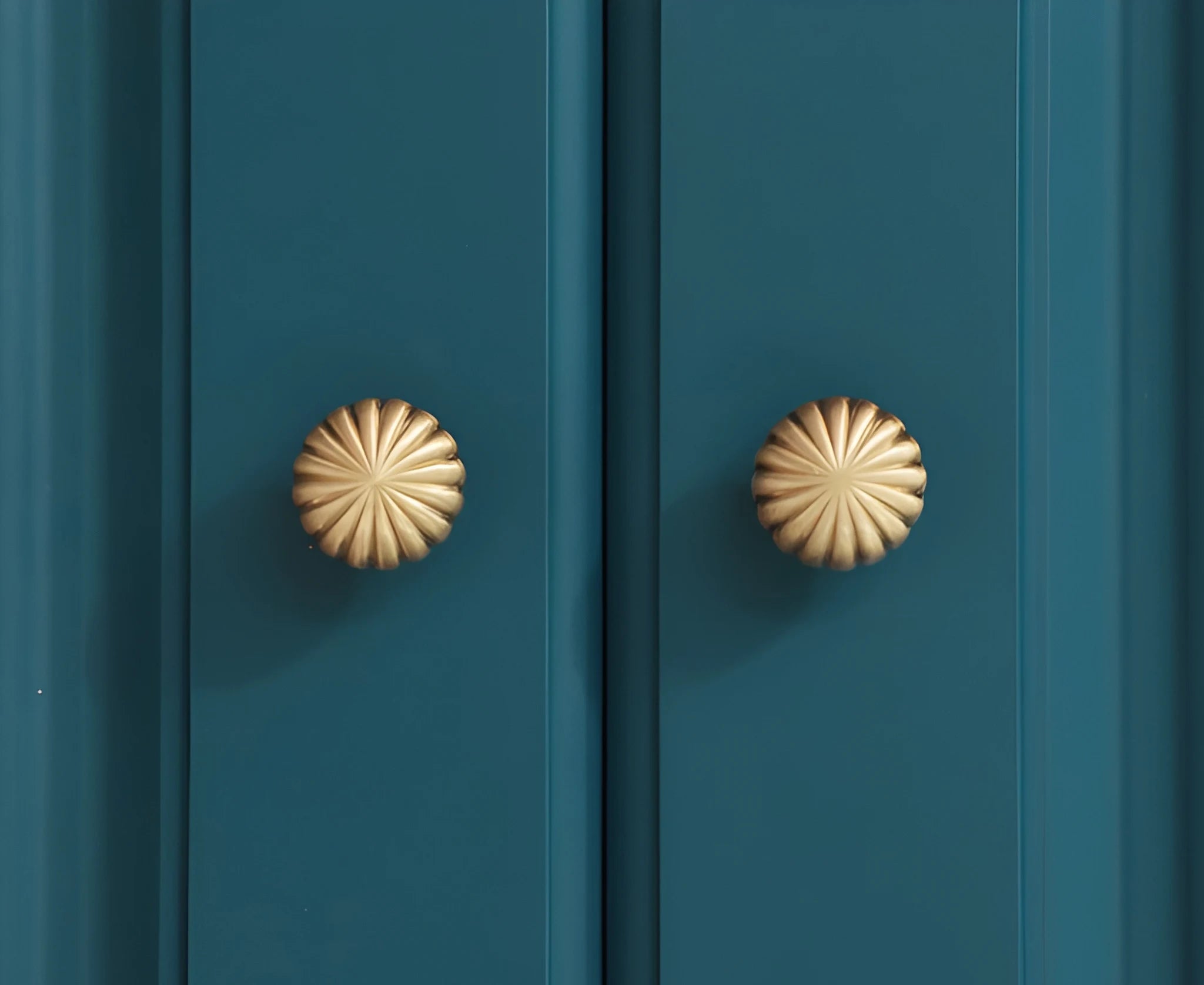 Mantara Radial Knob B-0076 is a modern brass knob in gold with brushed finish, ideal for wardrobes, doors &amp; cabinets.