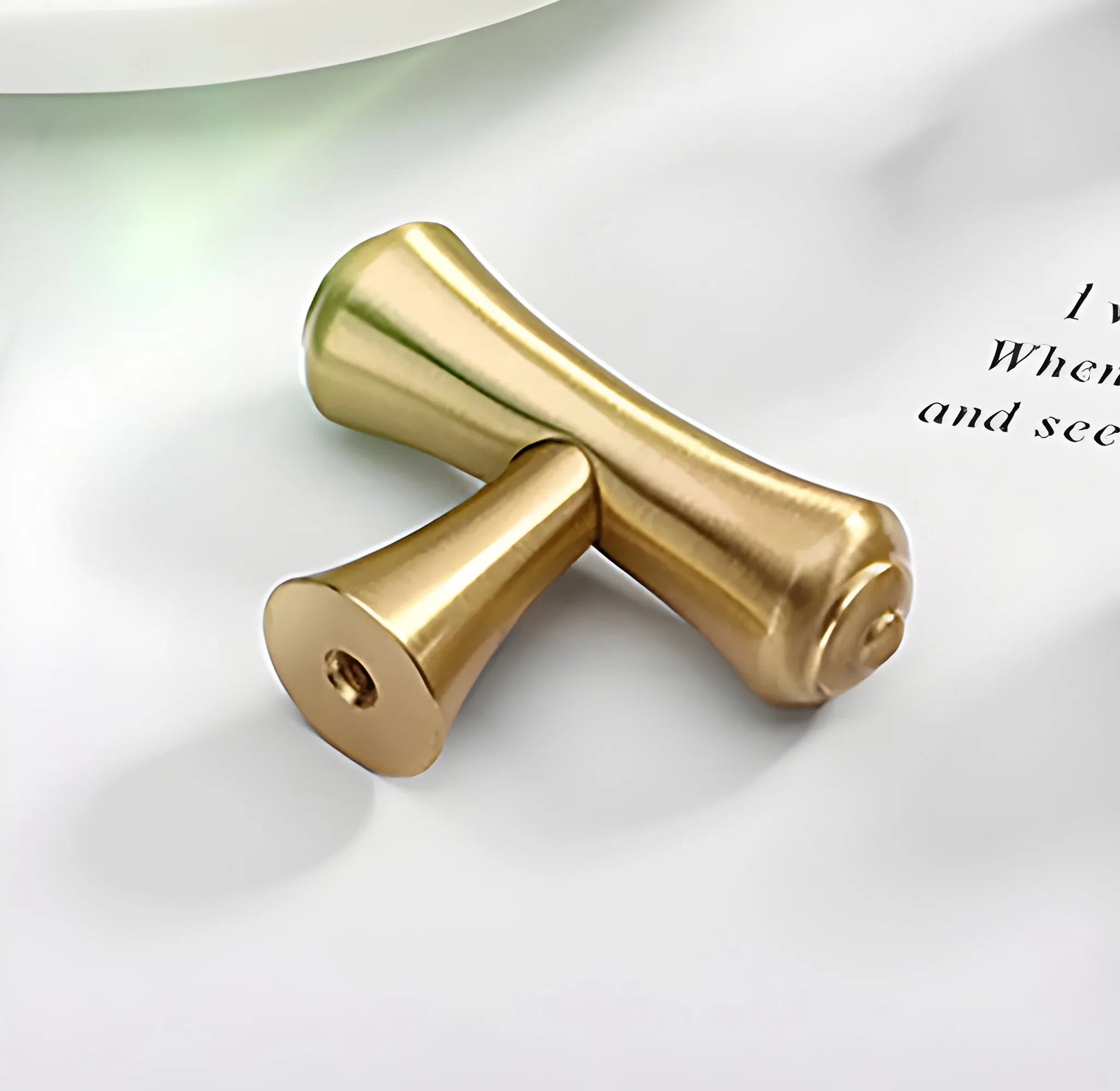 Mantara Raphael Handle B-0068 is a modern brushed brass handle in gold, ideal for kitchens, drawers, and wardrobes.