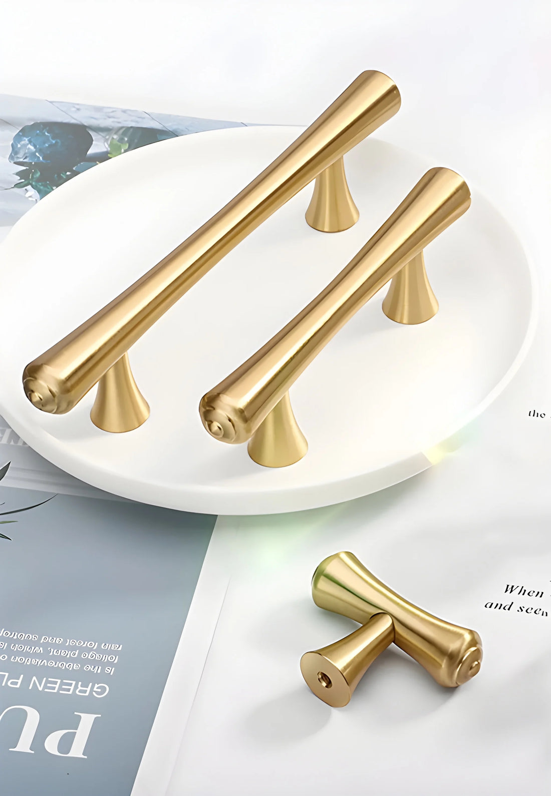 Mantara Raphael Handle B-0068 is a modern brushed brass handle in gold, ideal for kitchens, drawers, and wardrobes.