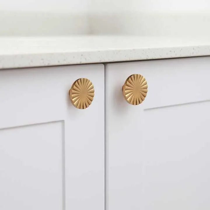  B-0028 crystal and brass cabinet knob. Sleek round design for drawers, wardrobes, and modern interiors by MANTARA










