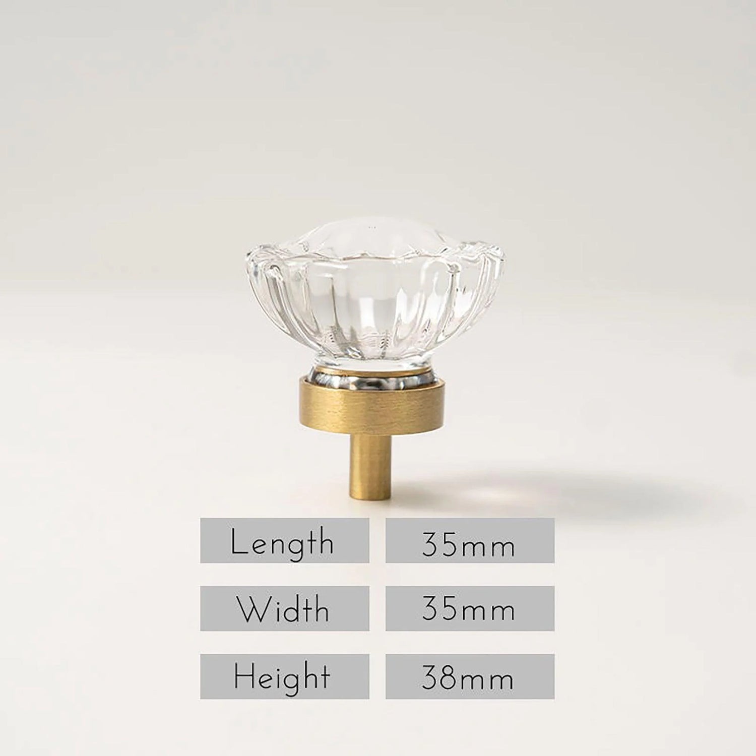 The Mantara C-0018 Ripple Knob is a modern crystal and brass knob in white finishes, ideal for kitchens and cabinets.