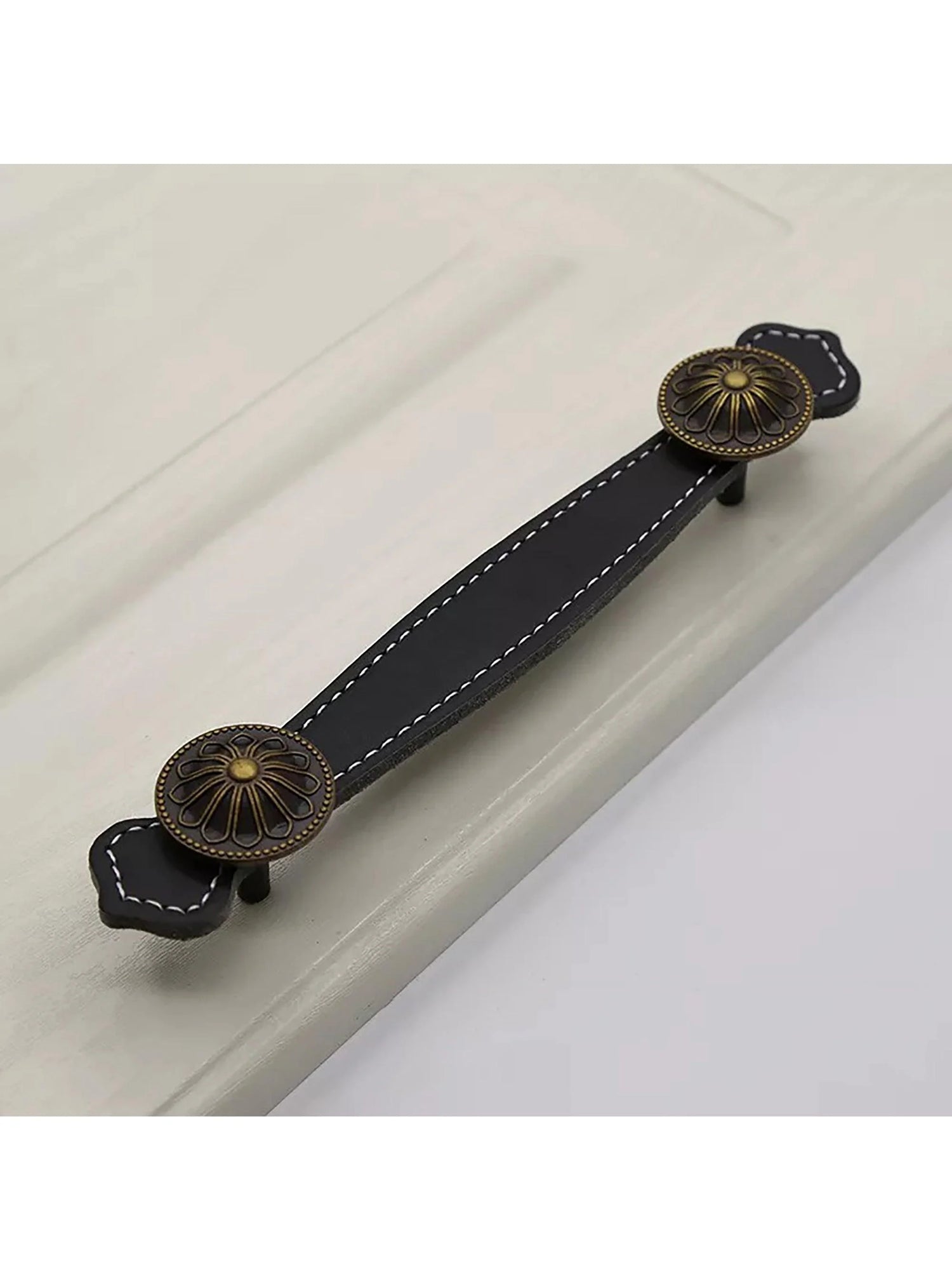 The Mantara L-0006 Royal Leather Handle is a modern black leather handle, ideal for furniture, cabinets, and wardrobes.