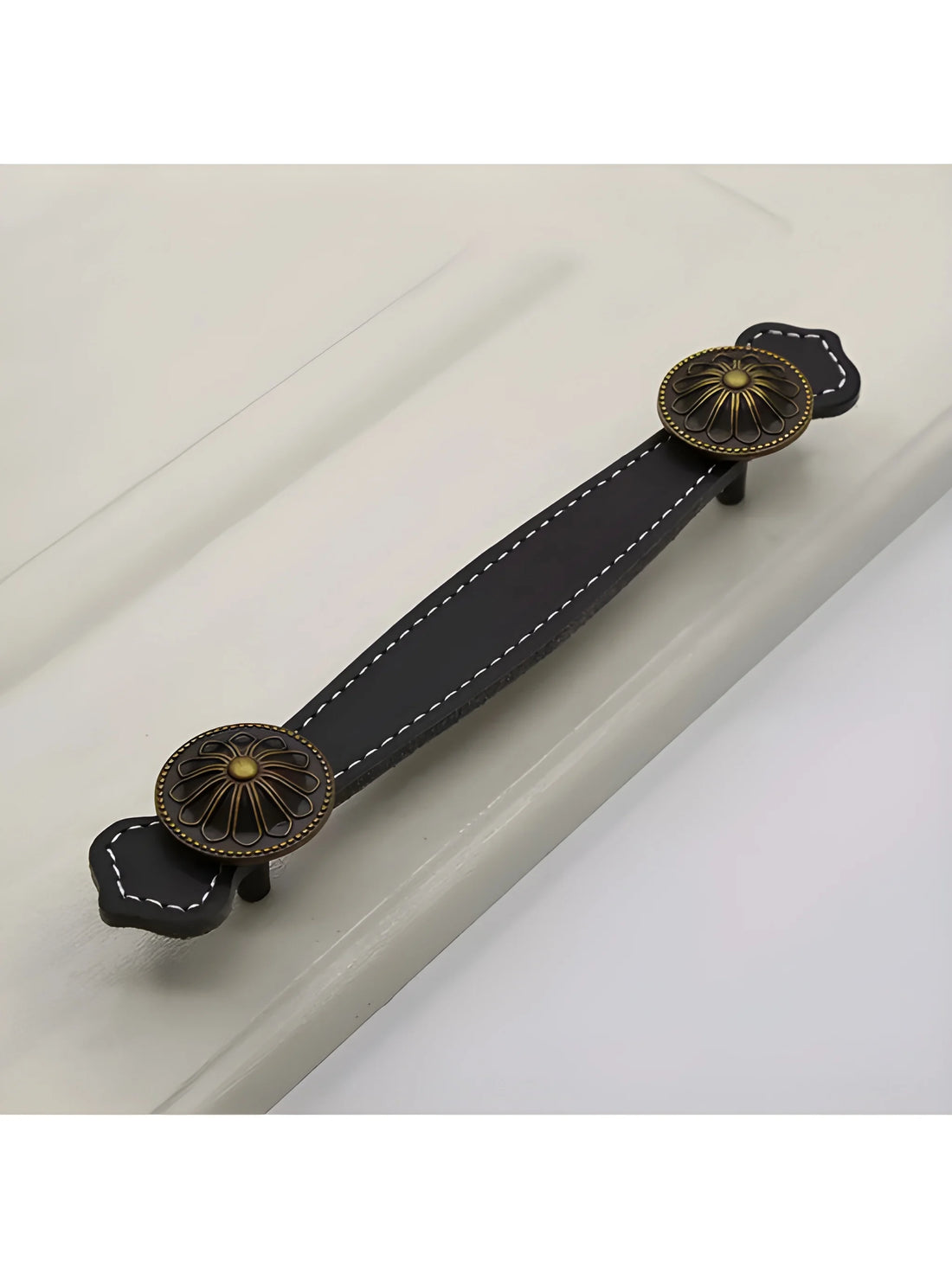 The Mantara L-0006 Royal Leather Handle is a modern black leather handle, ideal for furniture, cabinets, and wardrobes.