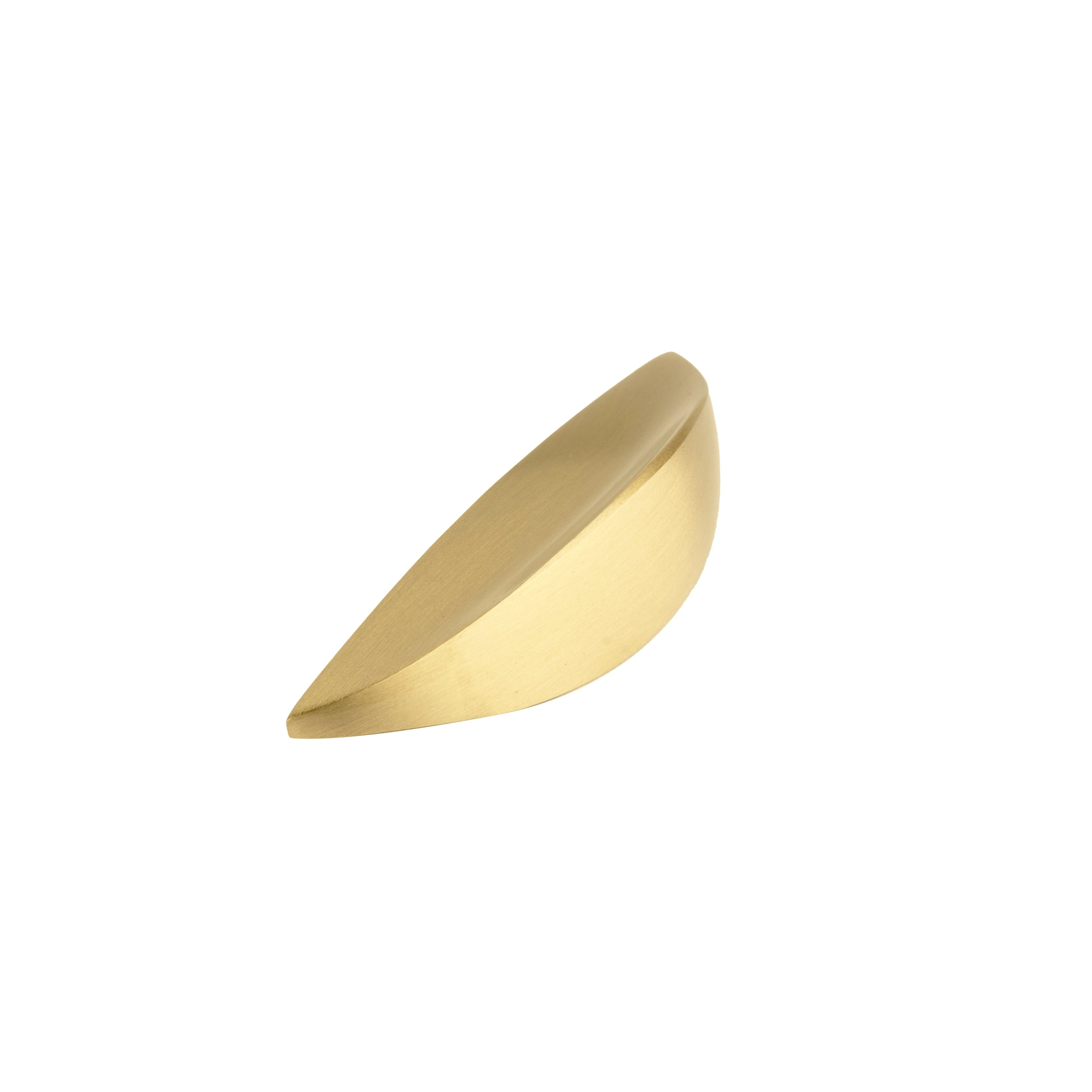 The Mantara B-0024 Selene Pull Handle is a modern brushed brass handle in gold, ideal for drawers, cupboards, and bedrooms.