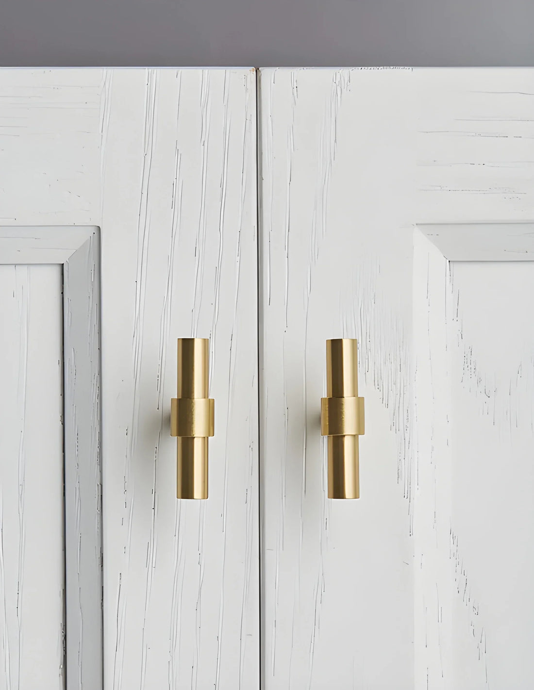 Mantara Seraphine Handle B-0054 is a modern brushed brass handle in gold, ideal for wardrobes, almirahs, and kitchens.
