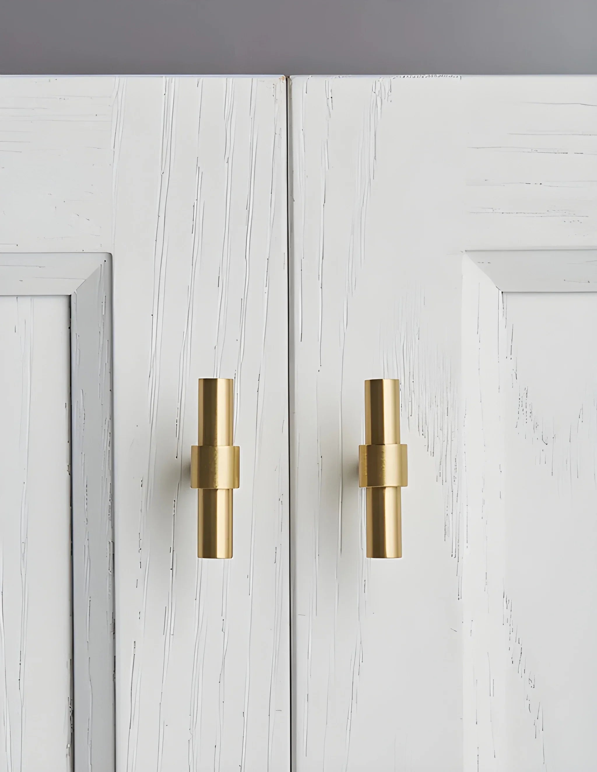 Mantara Seraphine Handle B-0054 is a modern brushed brass handle in gold, ideal for wardrobes, almirahs, and kitchens.
