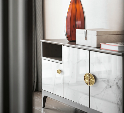 The Mantara B-0030 Shan Shui Handle (M) is a modern brass handle in brushed gold, ideal for wardrobes, doors, cupboards, and cabinets.